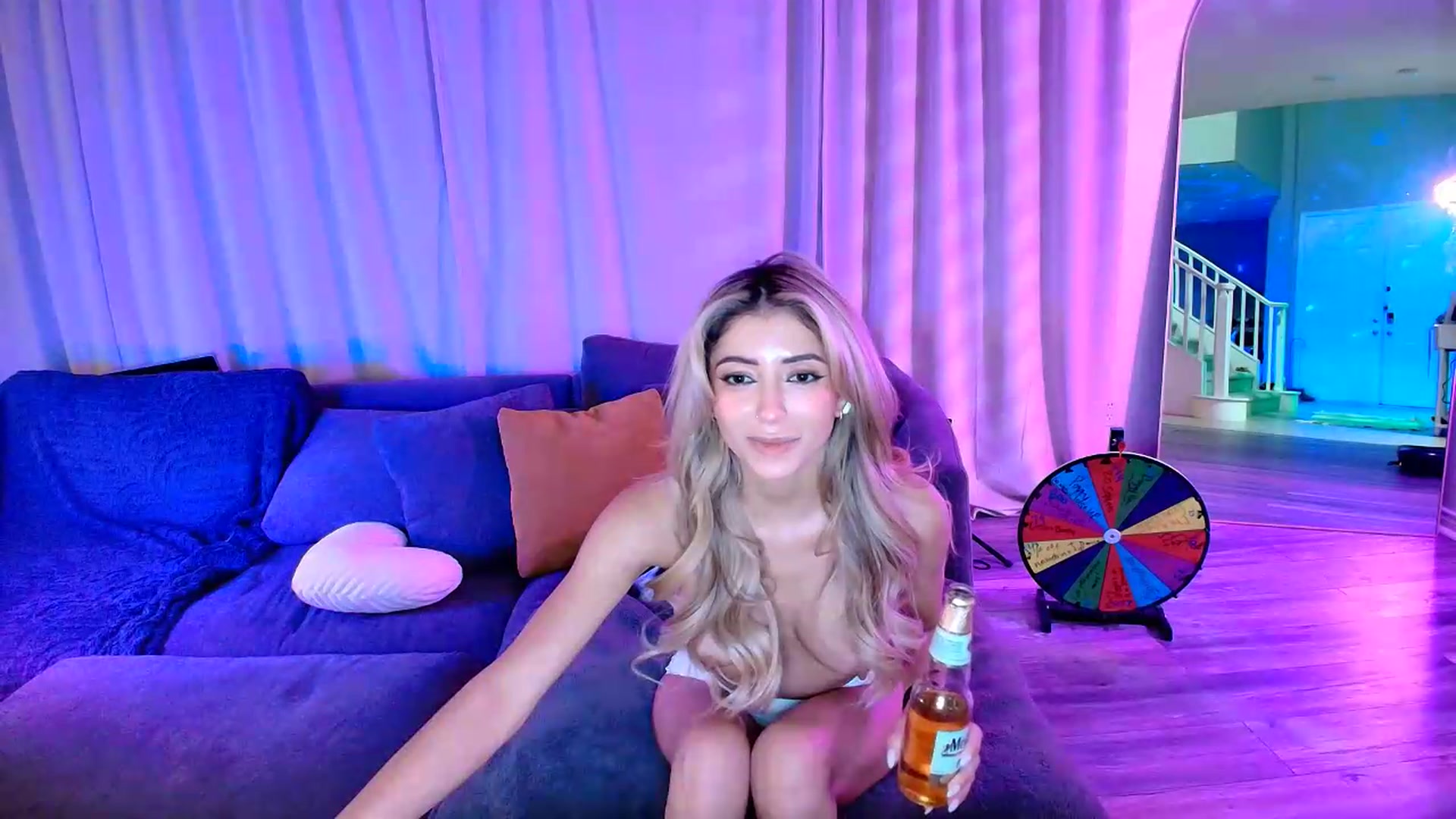 Gallery image thumbnail from kaydolll's myfreecams stream on, 06/29/2026, 09:18 image 15 of 20