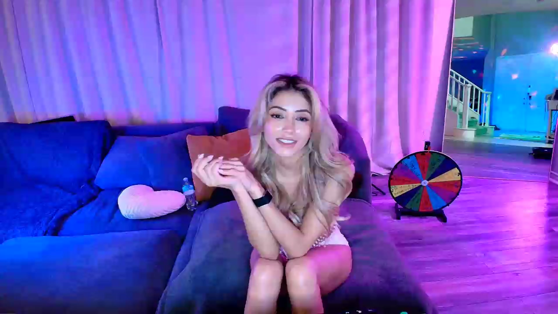 Gallery image thumbnail from kaydolll's myfreecams stream on, 06/29/2026, 09:34 image 17 of 20
