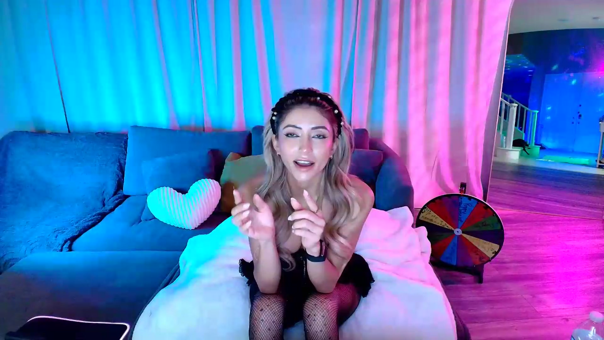 Gallery image thumbnail from kaydolll's myfreecams stream on, 07/01/2026, 06:06 image 17 of 20