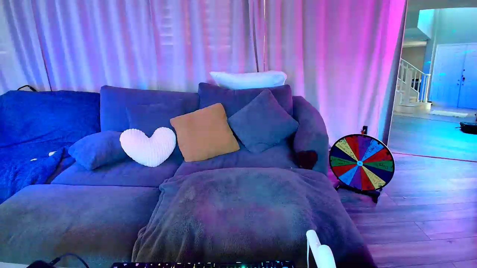Gallery image thumbnail from kaydolll's myfreecams stream on, 07/11/2026, 24:01 image 17 of 20