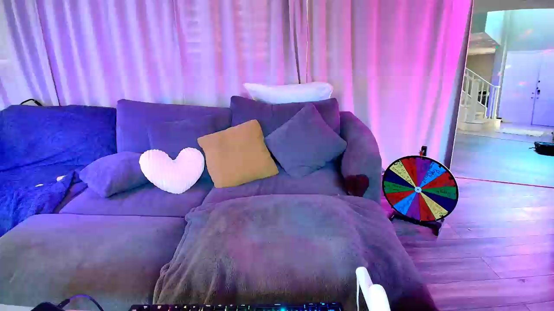 Gallery image thumbnail from kaydolll's myfreecams stream on, 07/11/2026, 24:01 image 19 of 20