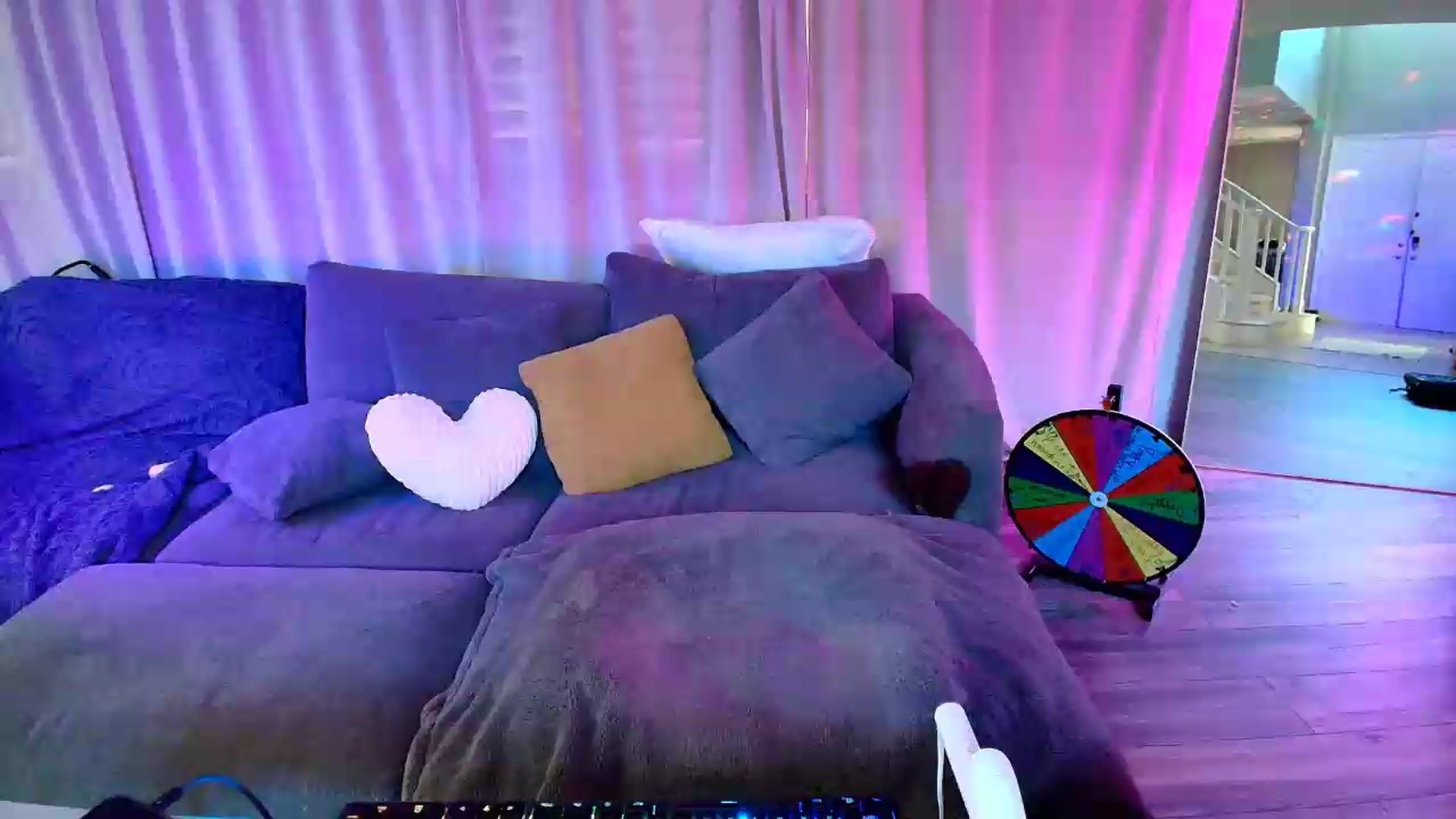 Gallery image thumbnail from kaydolll's myfreecams stream on, 07/11/2026, 24:01 image 18 of 20