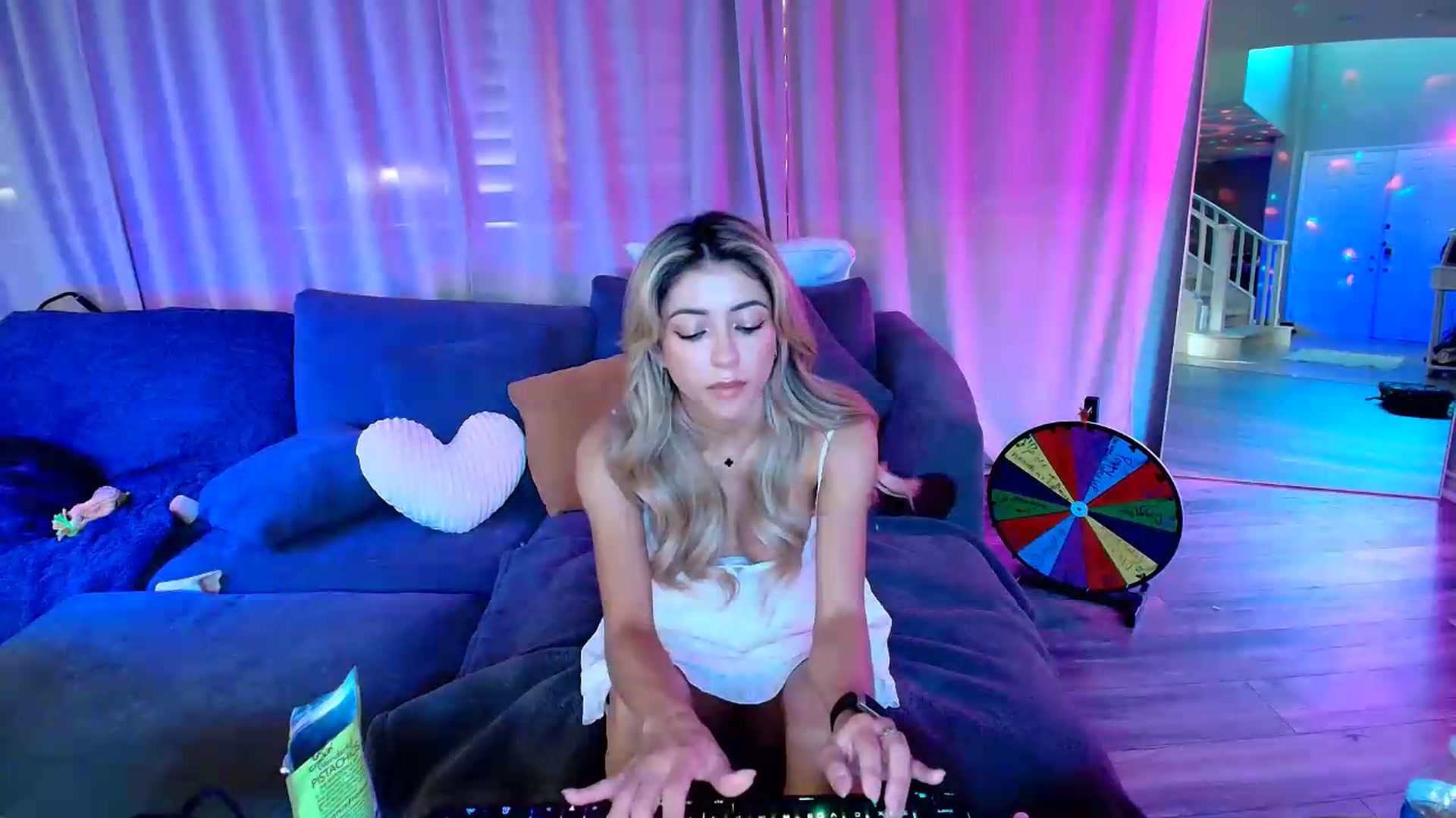 Gallery image thumbnail from kaydolll's myfreecams stream on, 07/11/2026, 03:00 image 12 of 20