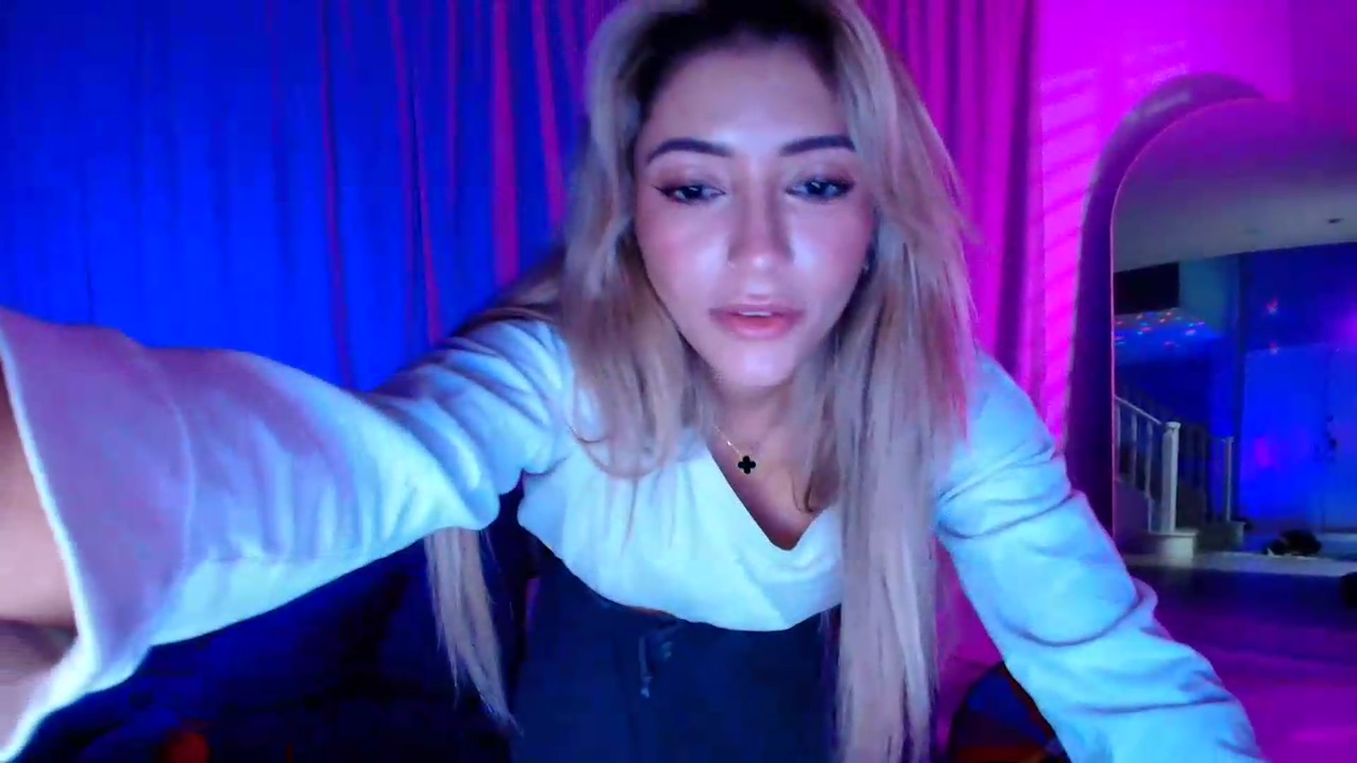 Gallery image thumbnail from kaydolll's myfreecams stream on, 07/21/2026, 06:00 image 10 of 20