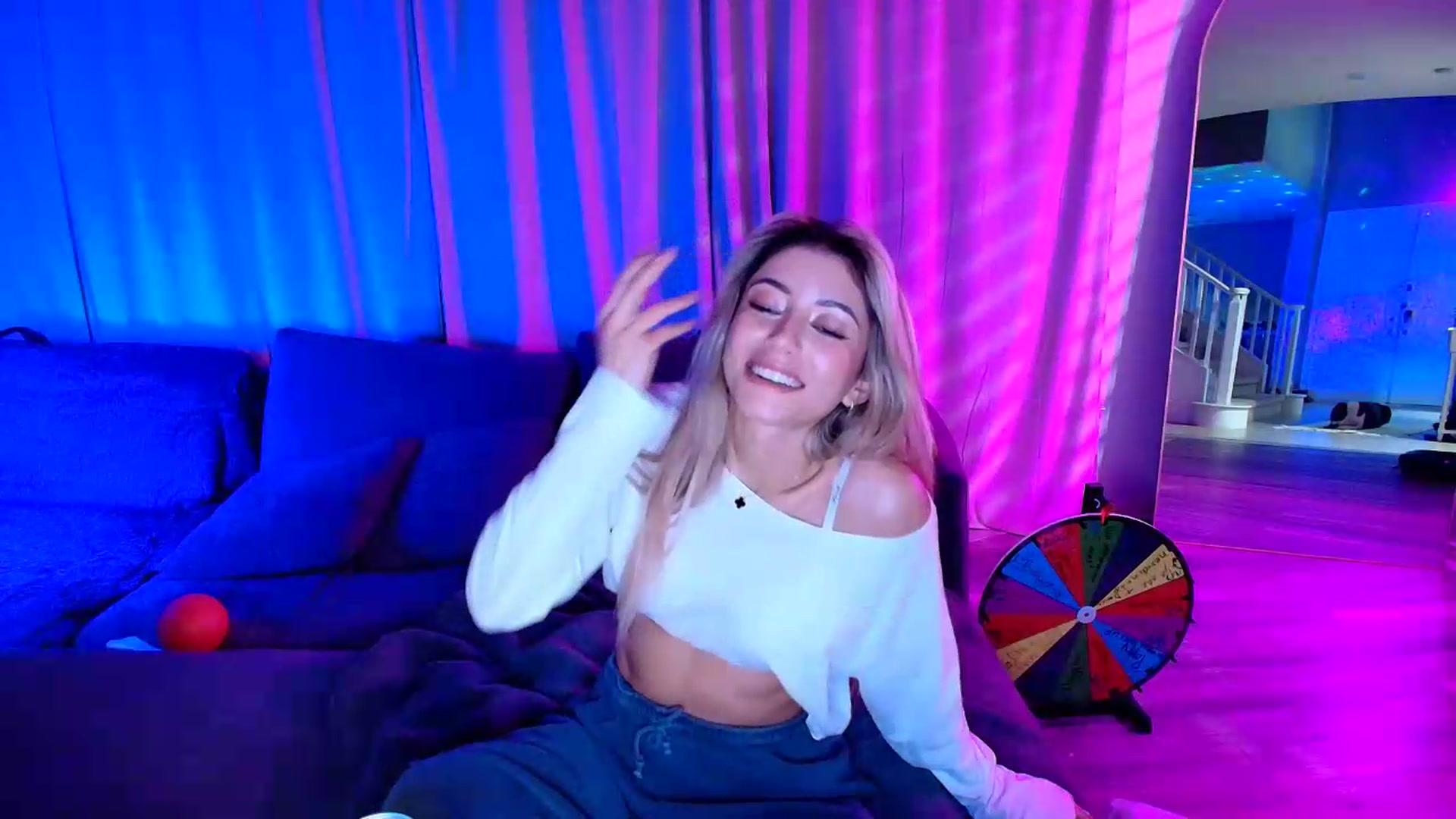 Gallery image thumbnail from kaydolll's myfreecams stream on, 07/21/2026, 06:00 image 12 of 20