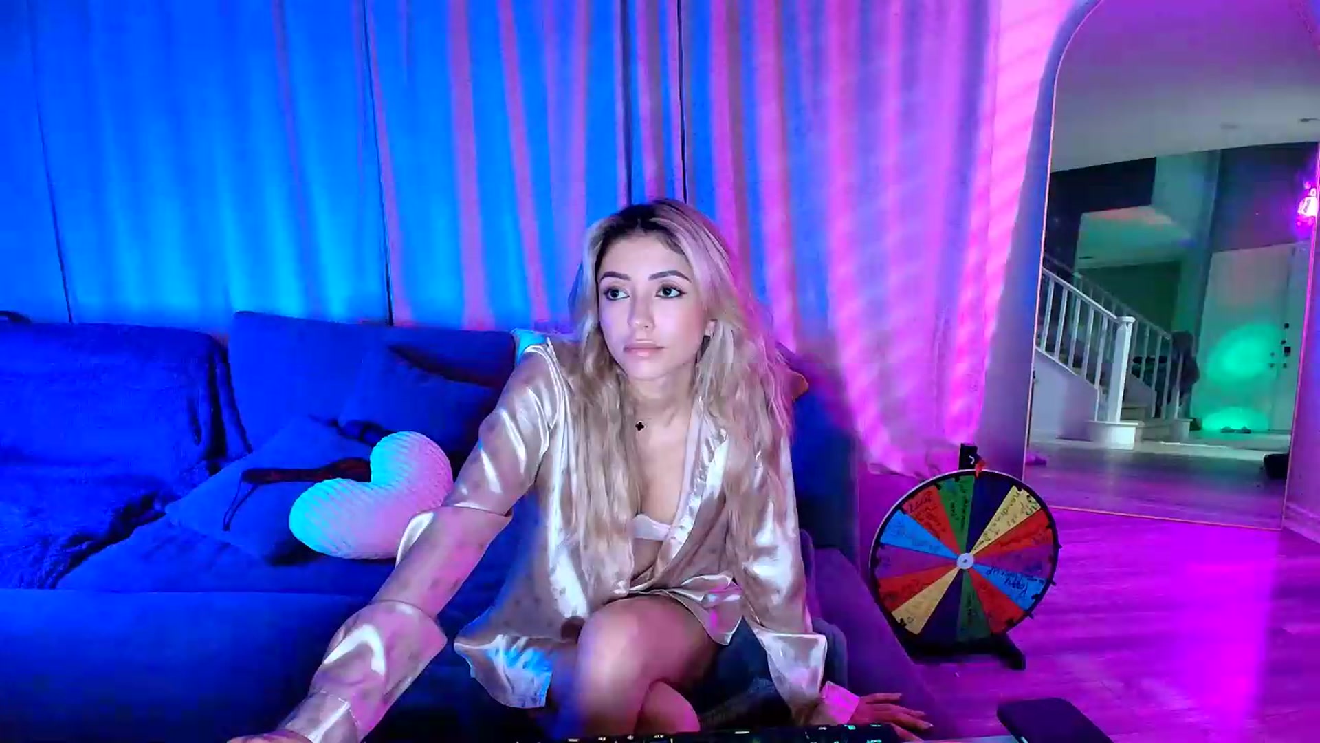Gallery image thumbnail from kaydolll's myfreecams stream on, 07/22/2026, 06:45 image 17 of 20