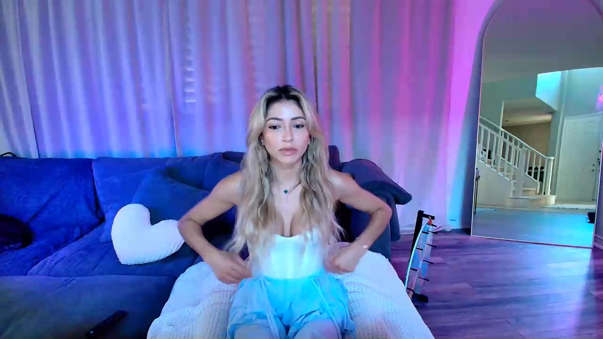 Gallery image thumbnail from kaydolll's myfreecams stream on, 07/24/2026, 24:59 image 9 of 20