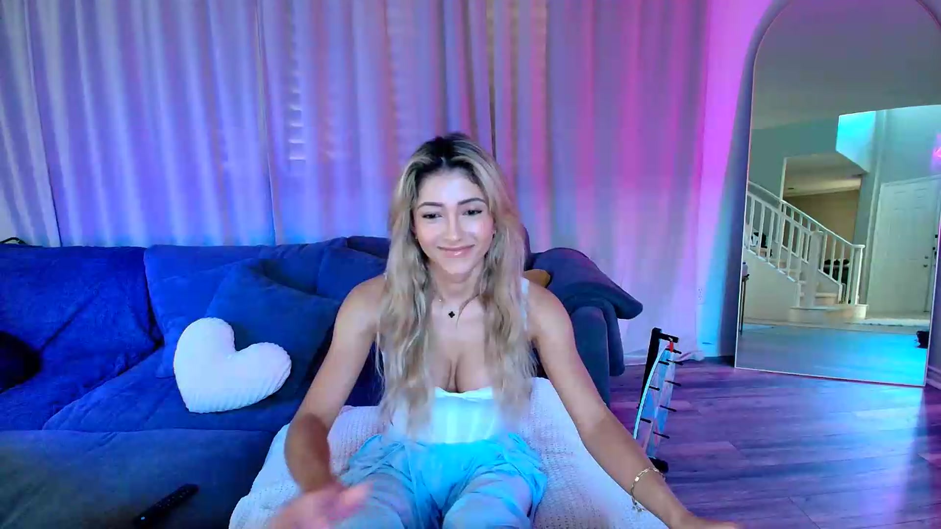 Gallery image thumbnail from kaydolll's myfreecams stream on, 07/24/2026, 24:59 image 7 of 20
