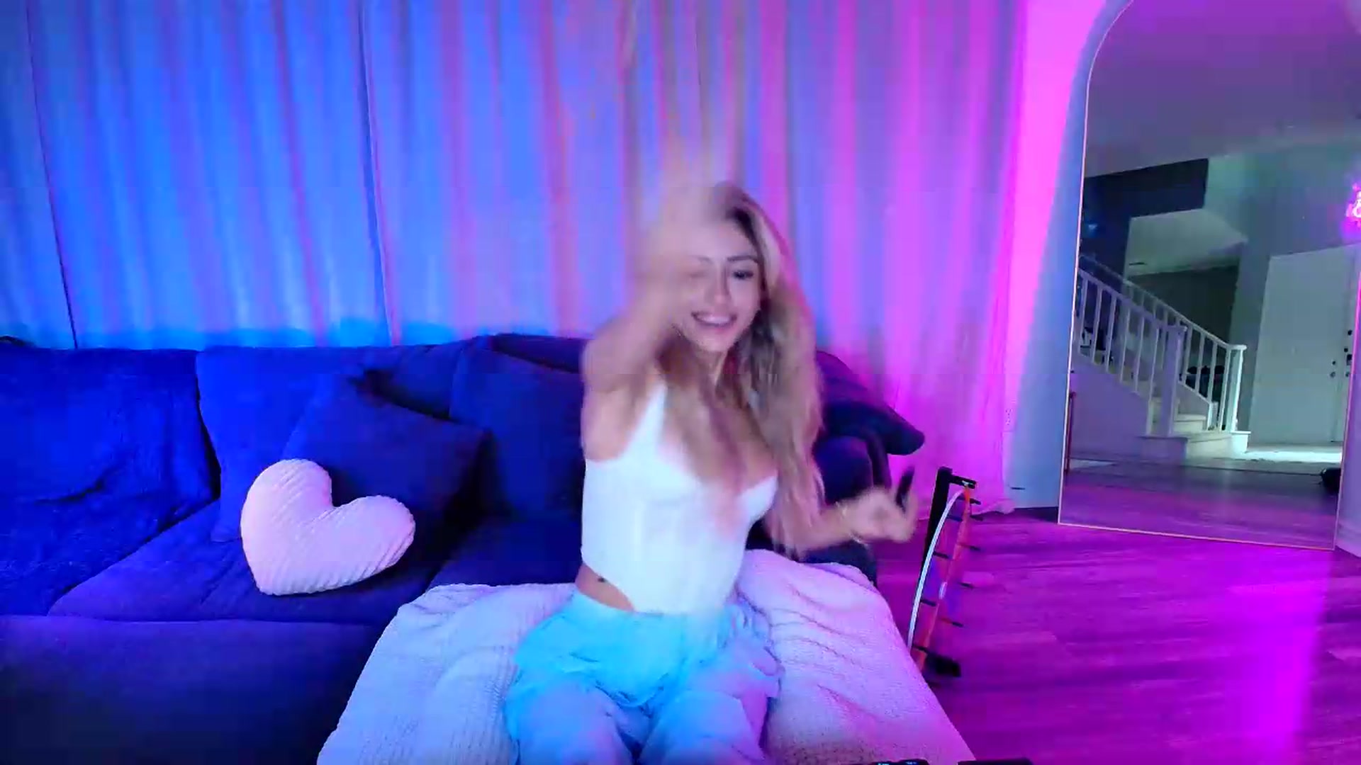Gallery image thumbnail from kaydolll's myfreecams stream on, 07/24/2026, 03:31 image 7 of 20