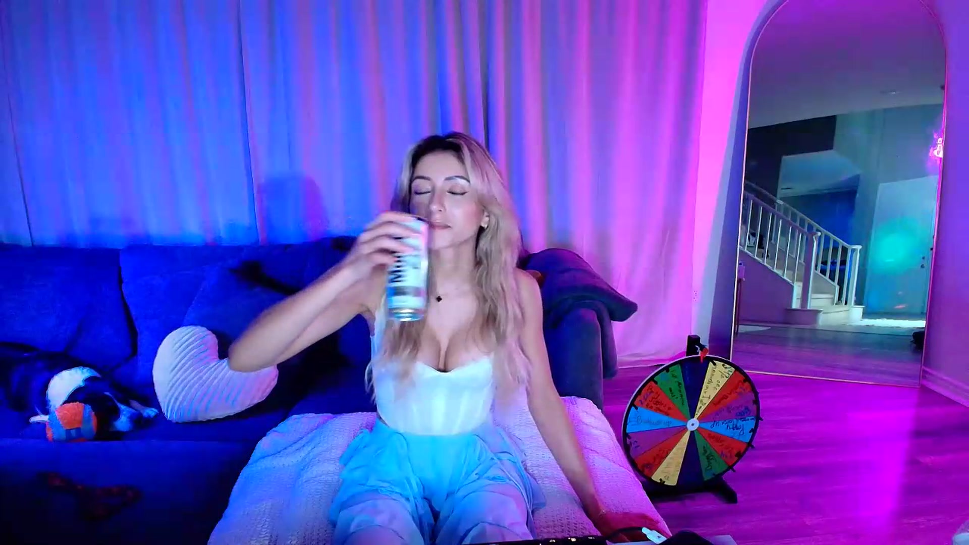 Gallery image thumbnail from kaydolll's myfreecams stream on, 07/24/2026, 04:07 image 19 of 20