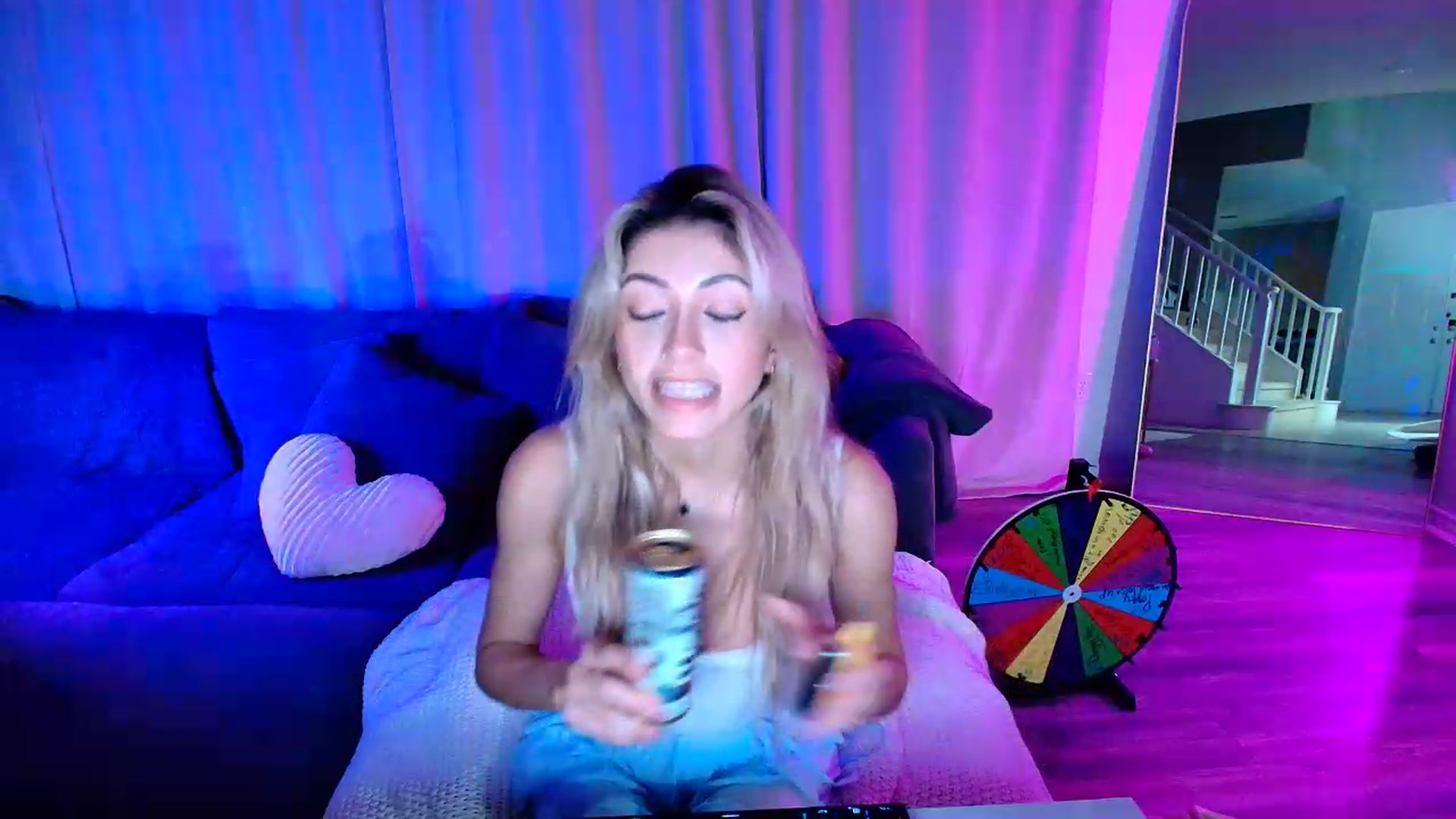 Gallery image thumbnail from kaydolll's myfreecams stream on, 07/24/2026, 06:21 image 17 of 20