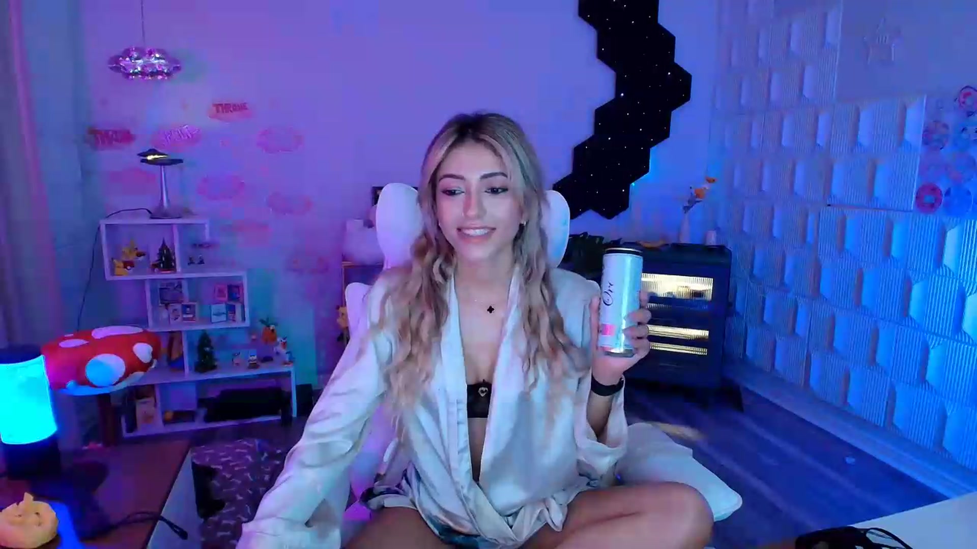 Gallery image thumbnail from kaydolll's myfreecams stream on, 07/26/2026, 10:50 image 6 of 20