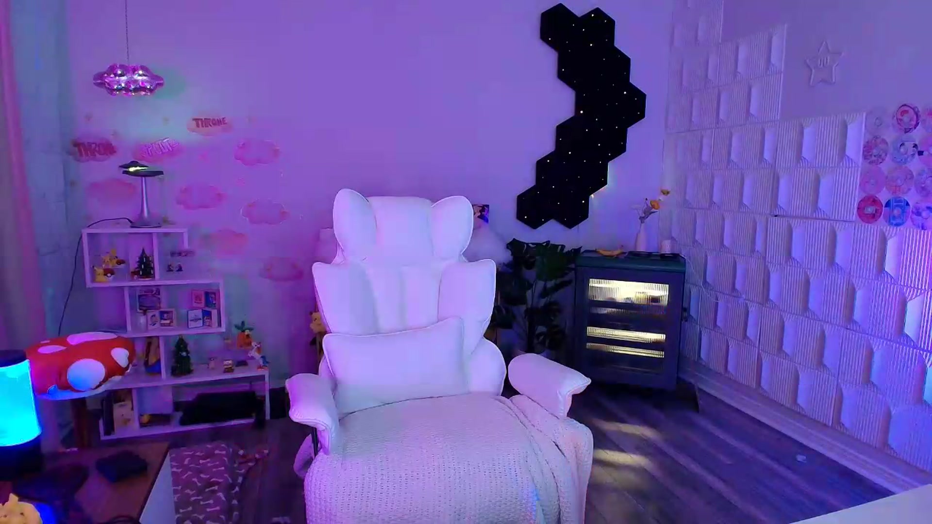 Gallery image thumbnail from kaydolll's myfreecams stream on, 07/26/2026, 10:50 image 16 of 20