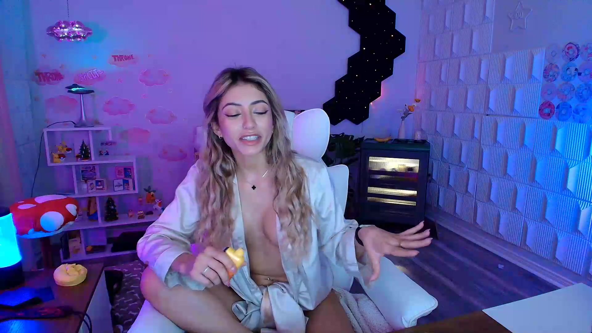 Gallery image thumbnail from kaydolll's myfreecams stream on, 07/26/2026, 10:50 image 20 of 20