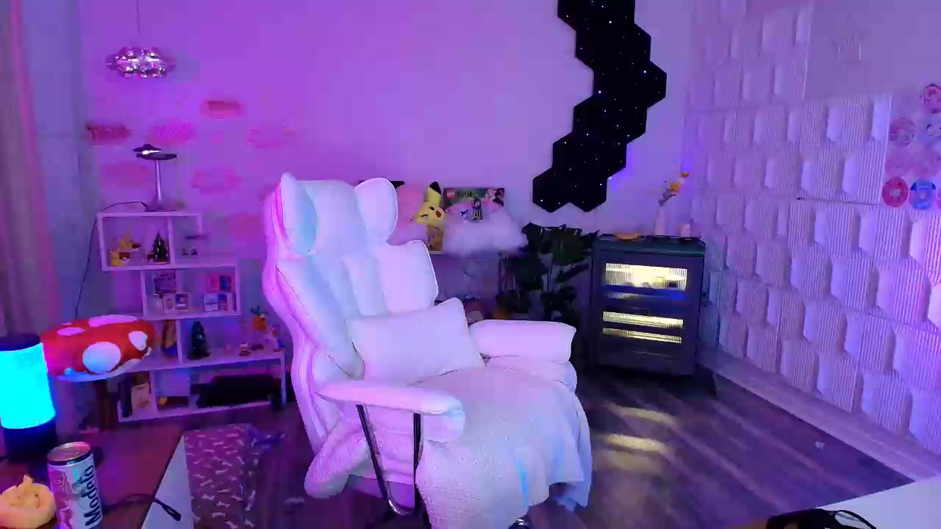 Gallery image thumbnail from kaydolll's myfreecams stream on, 07/26/2026, 10:50 image 7 of 20