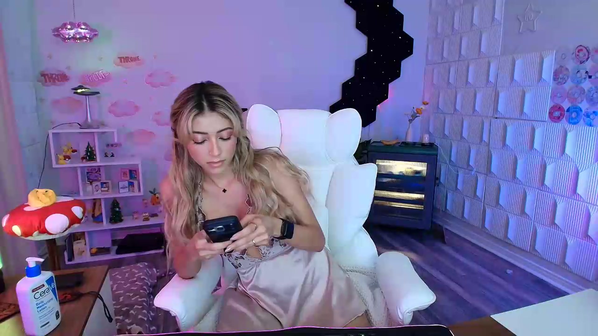 Gallery image thumbnail from kaydolll's myfreecams stream on, 07/27/2026, 08:35 image 5 of 20