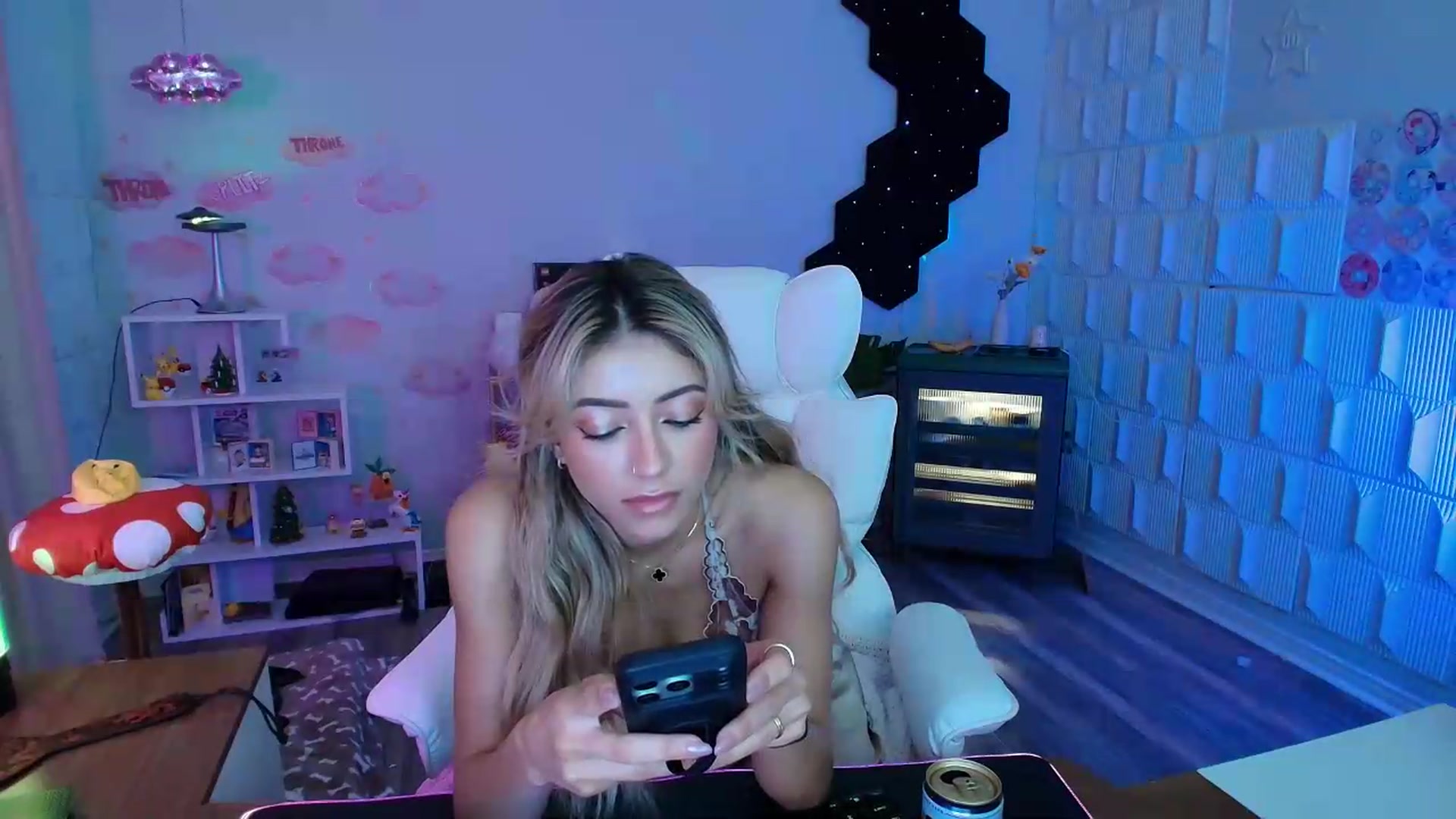 Gallery image thumbnail from kaydolll's myfreecams stream on, 07/27/2026, 08:35 image 10 of 20