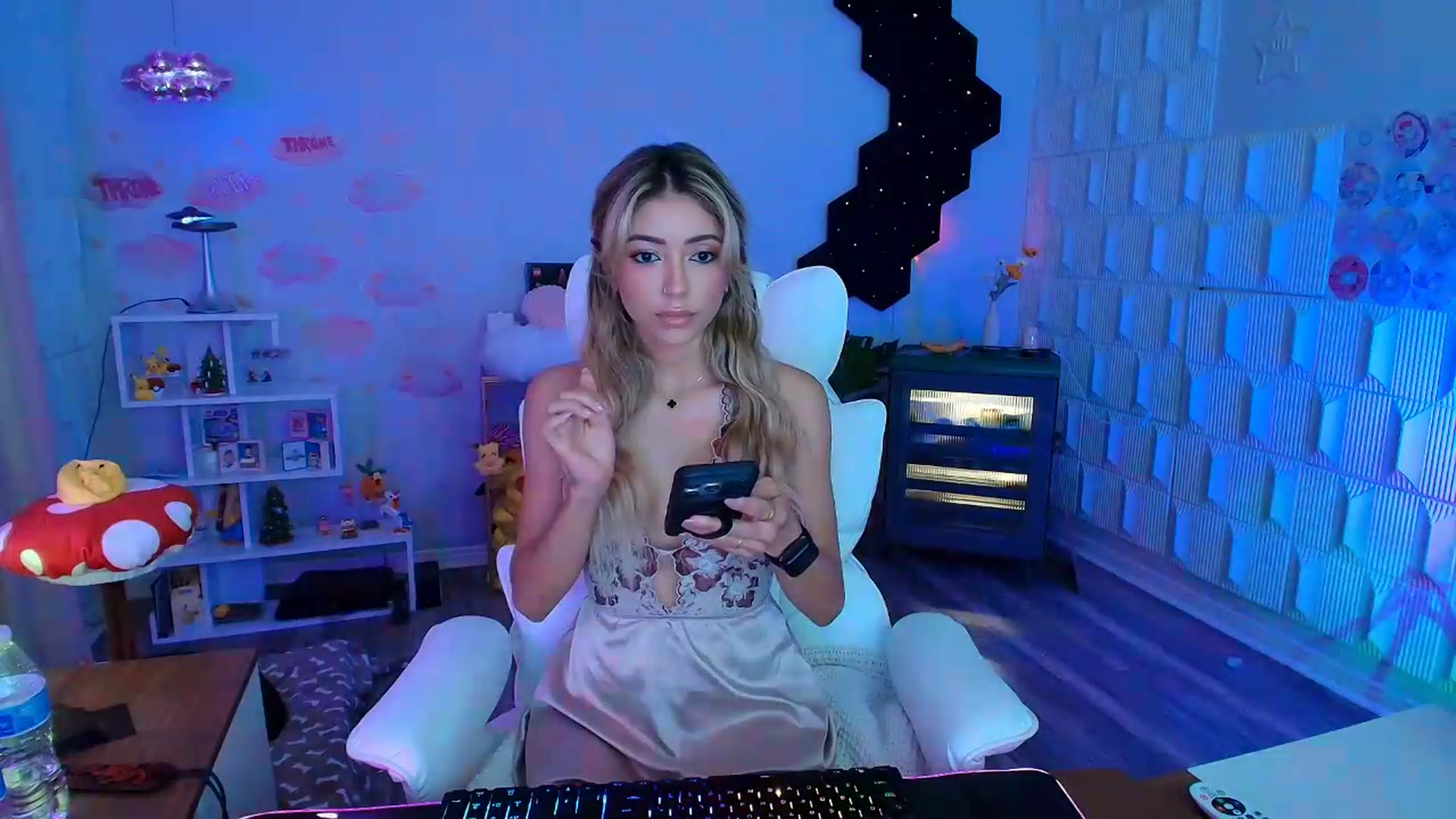 Gallery image thumbnail from kaydolll's myfreecams stream on, 07/27/2026, 08:35 image 2 of 20