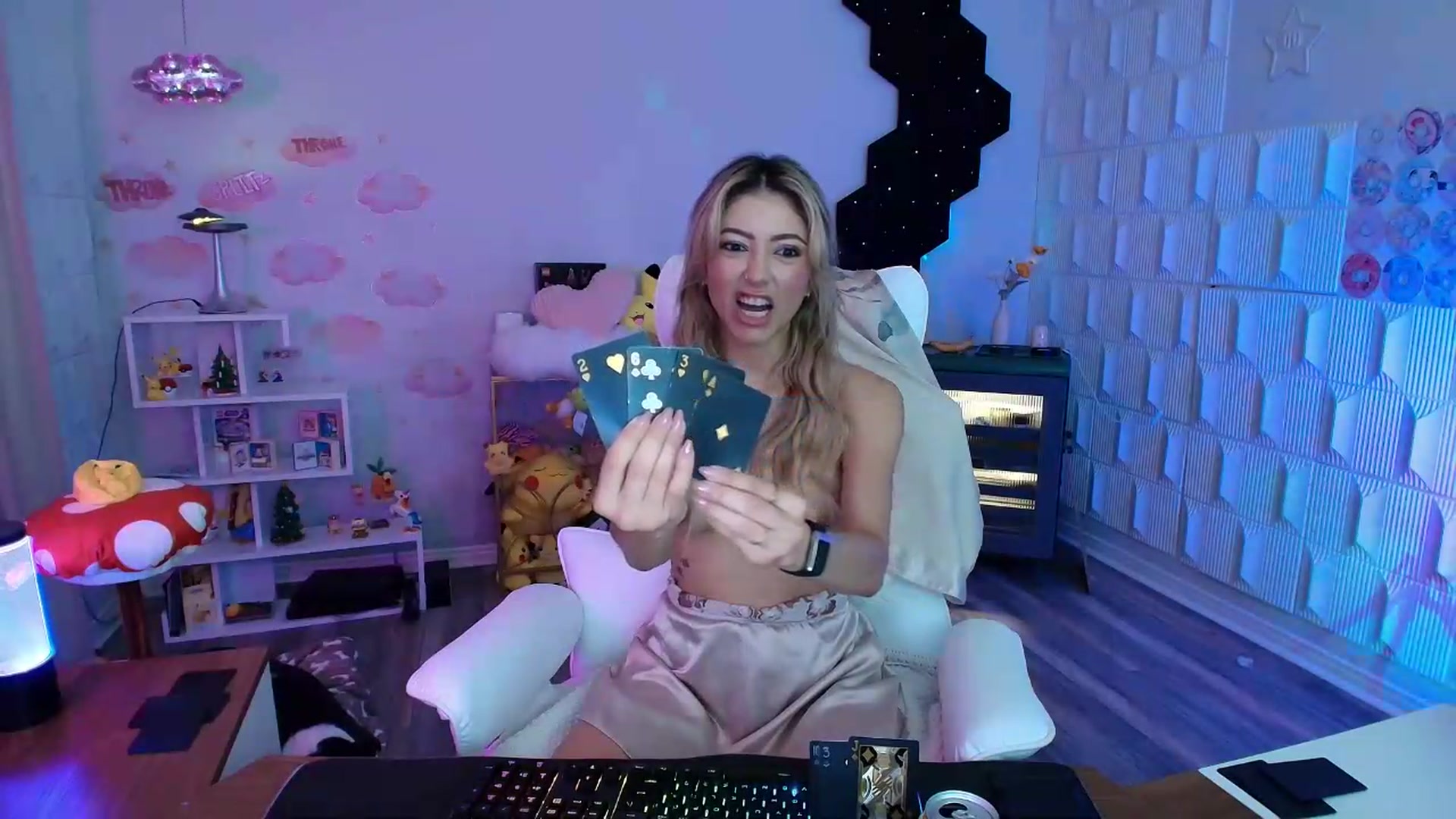 Gallery image thumbnail from kaydolll's myfreecams stream on, 07/27/2026, 08:35 image 16 of 20
