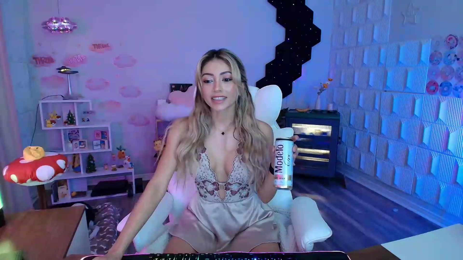 Gallery image thumbnail from kaydolll's myfreecams stream on, 07/27/2026, 08:35 image 11 of 20