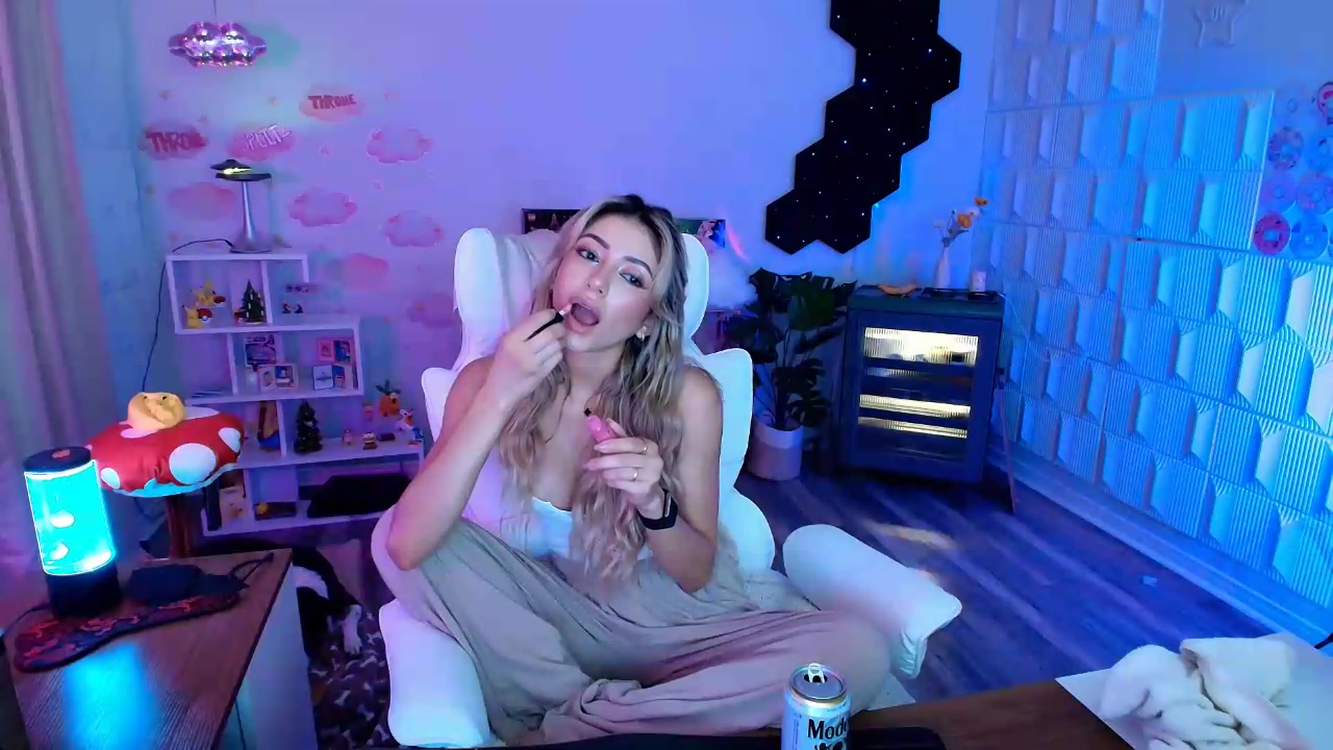 Gallery image thumbnail from kaydolll's myfreecams stream on, 07/27/2026, 13:05 image 6 of 20