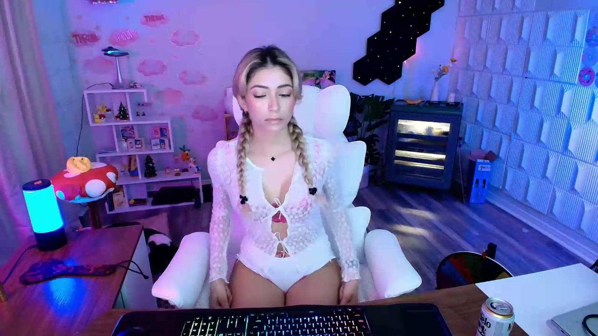 Gallery image thumbnail from kaydolll's myfreecams stream on, 07/29/2026, 05:31 image 6 of 20