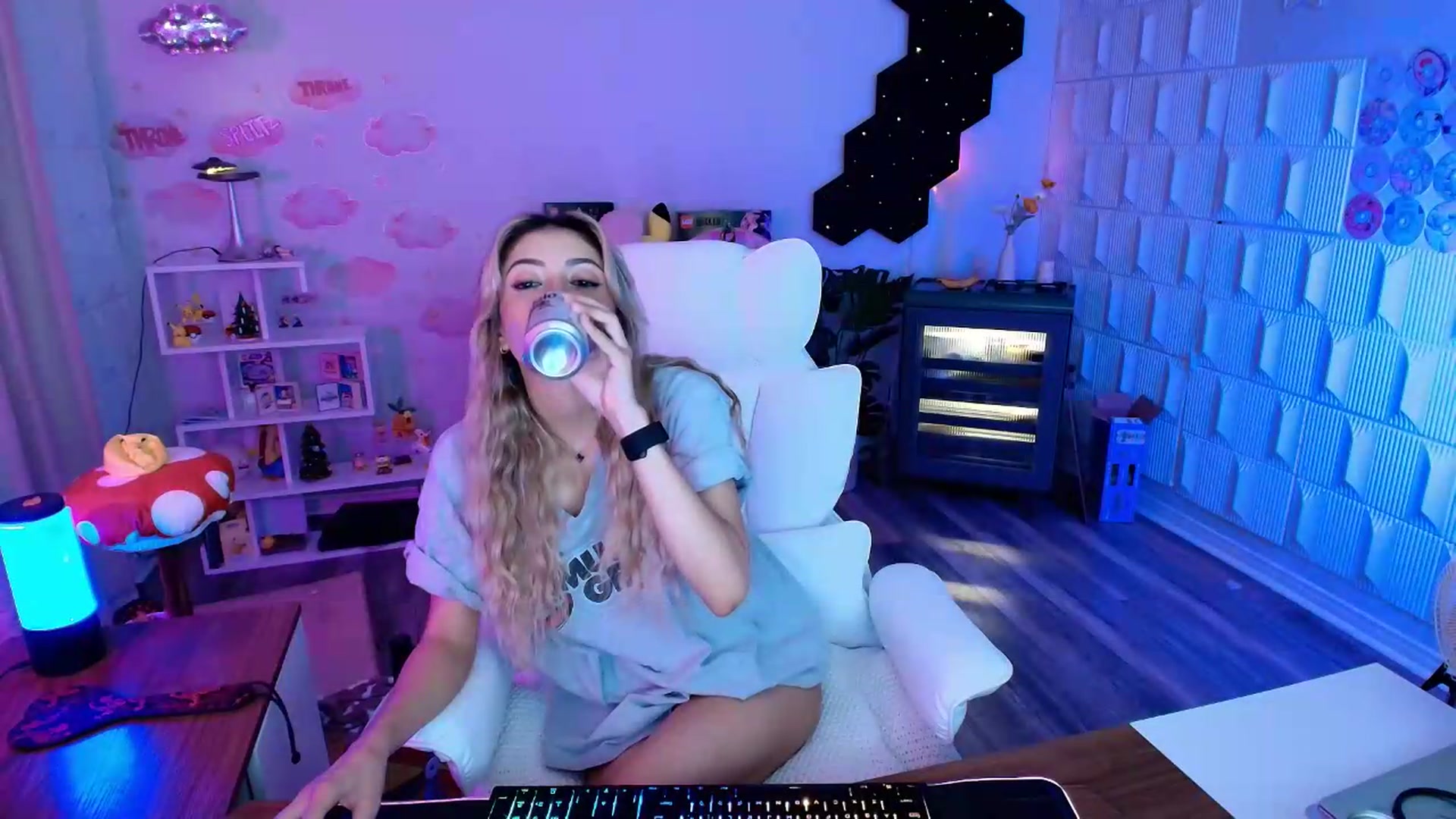 Gallery image thumbnail from kaydolll's myfreecams stream on, 07/29/2026, 05:31 image 19 of 20