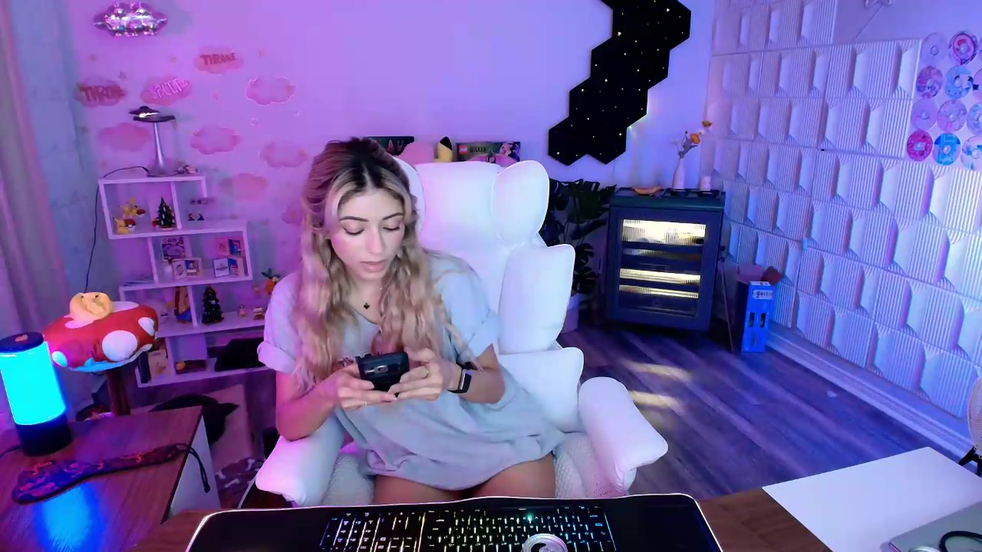 Gallery image thumbnail from kaydolll's myfreecams stream on, 07/29/2026, 05:31 image 16 of 20