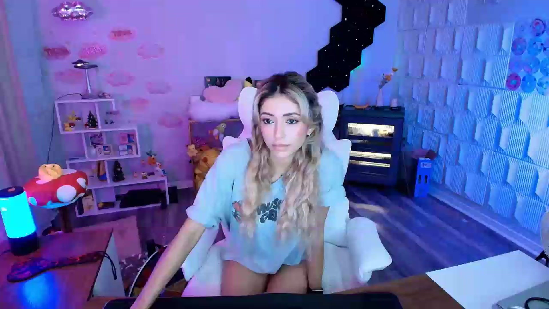 Gallery image thumbnail from kaydolll's myfreecams stream on, 07/29/2026, 05:31 image 15 of 20