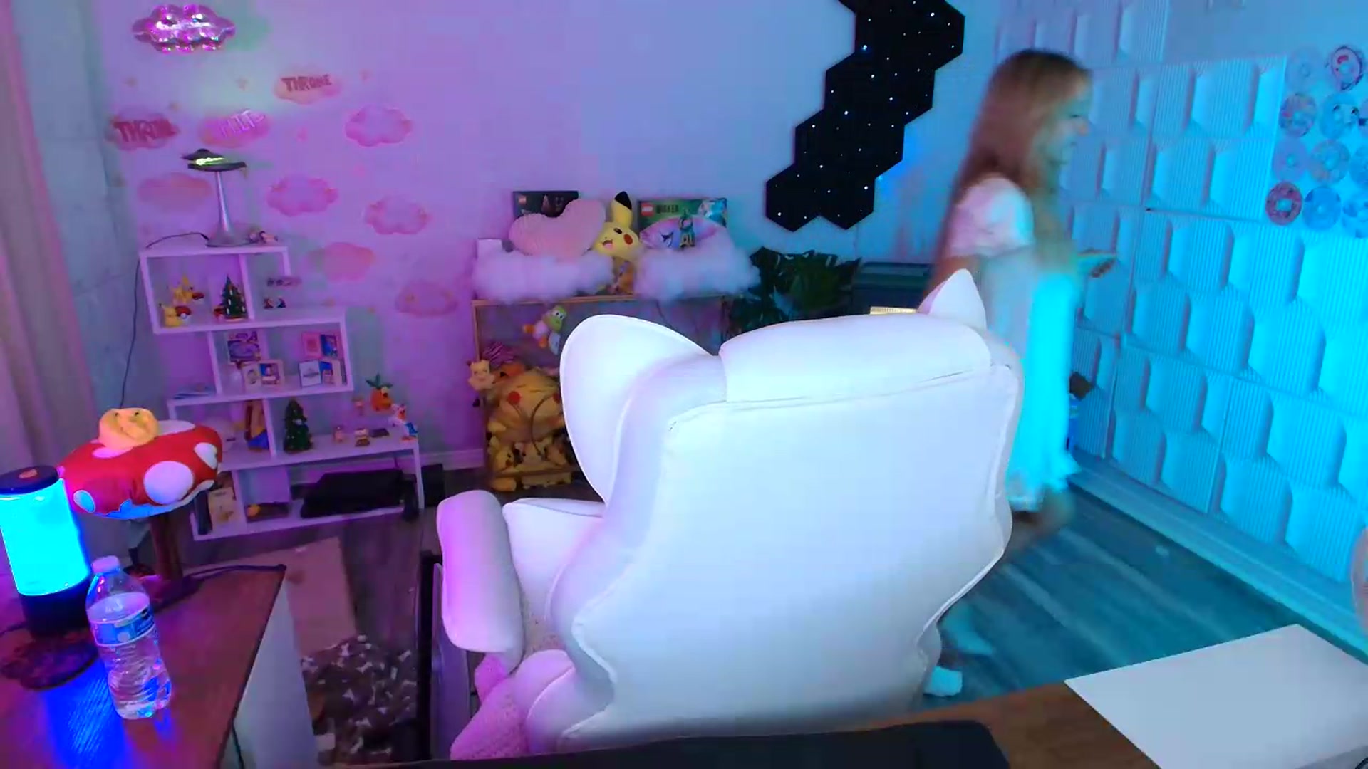 Gallery image thumbnail from kaydolll's myfreecams stream on, 07/30/2026, 24:02 image 4 of 20