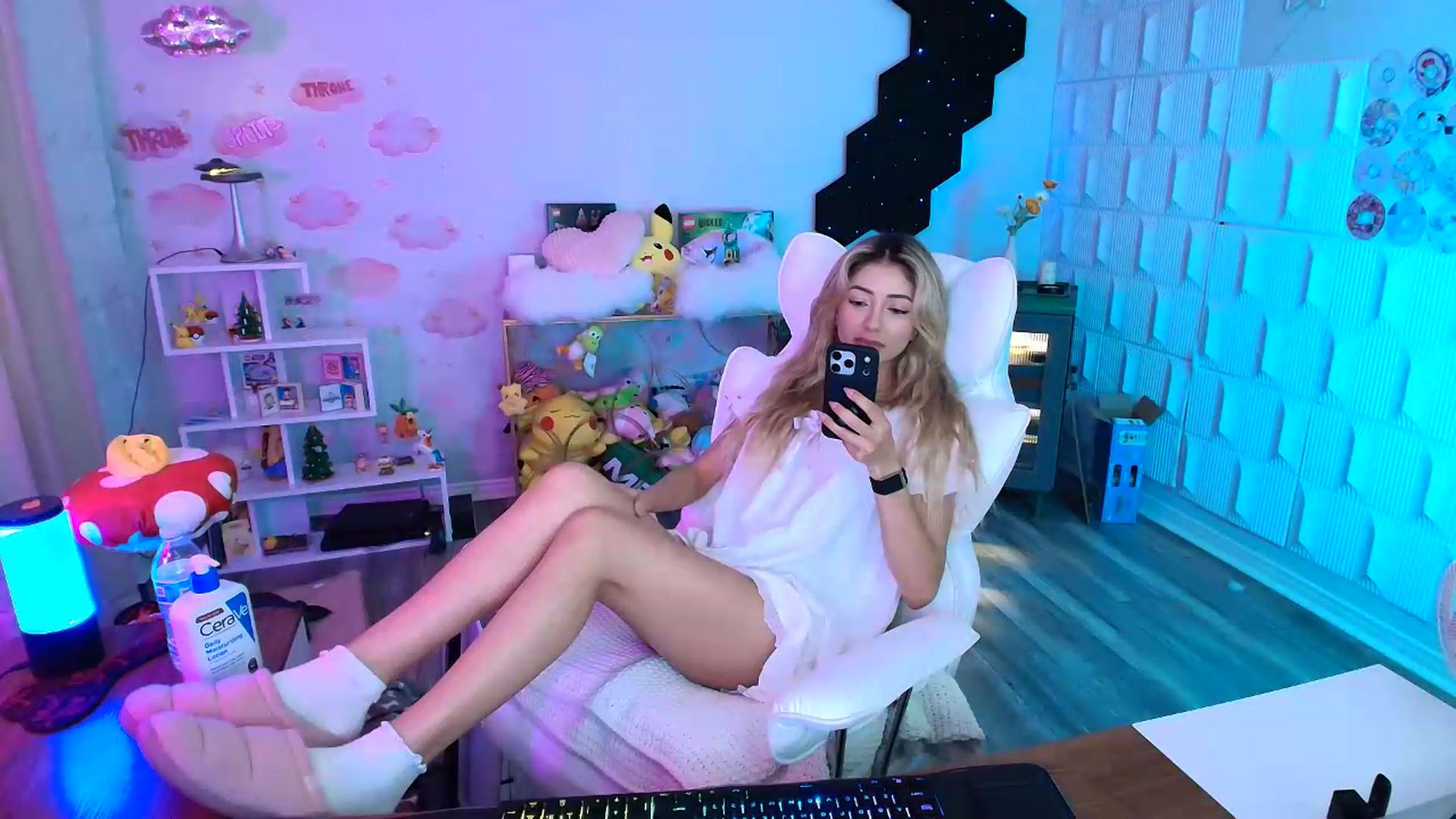 Gallery image thumbnail from kaydolll's myfreecams stream on, 07/30/2026, 24:02 image 2 of 20