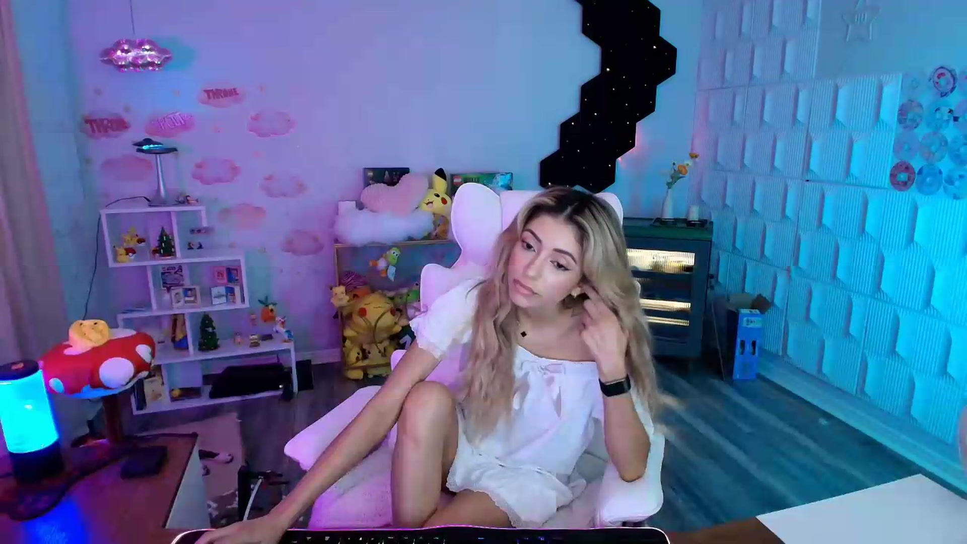 Gallery image thumbnail from kaydolll's myfreecams stream on, 07/30/2026, 24:02 image 11 of 20