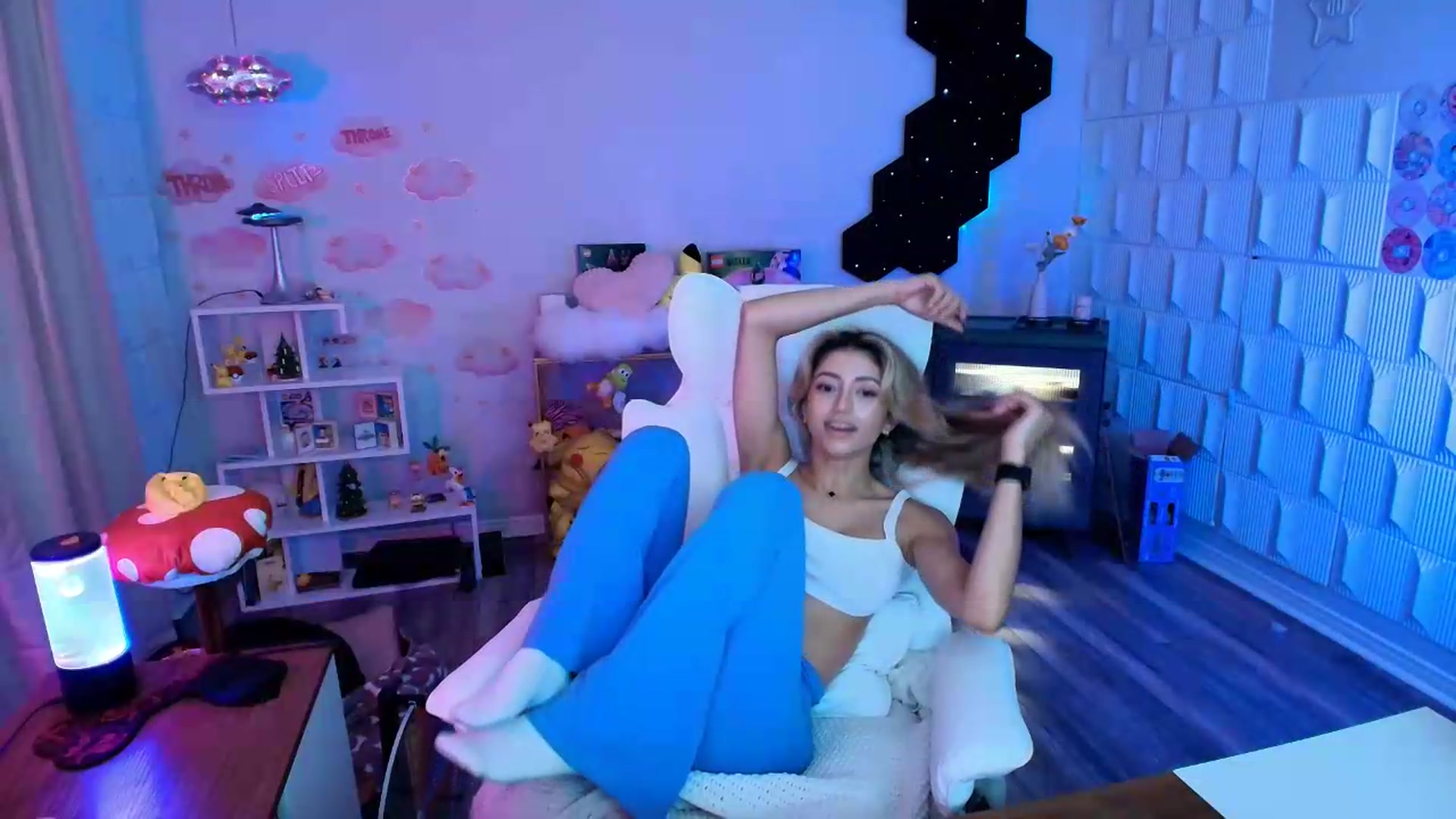 Gallery image thumbnail from kaydolll's myfreecams stream on, 07/30/2026, 02:26 image 19 of 20