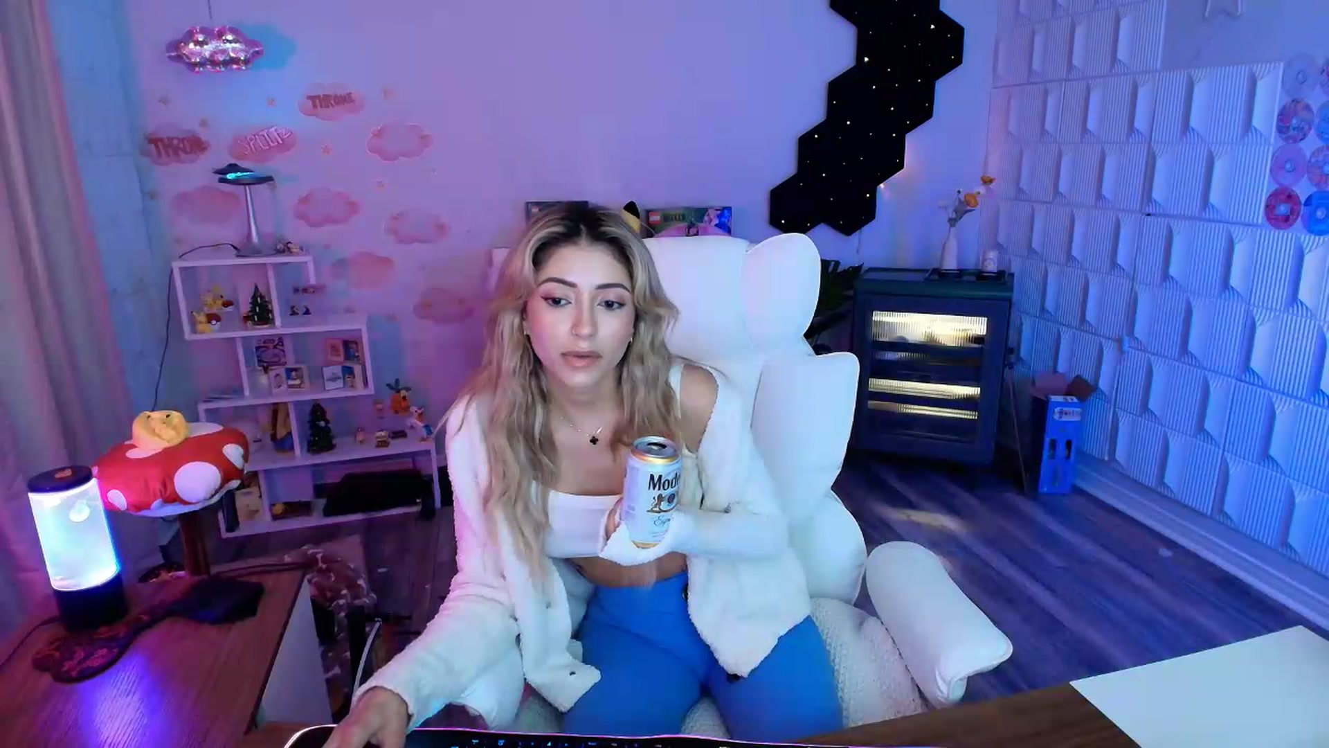 Gallery image thumbnail from kaydolll's myfreecams stream on, 07/30/2026, 02:26 image 11 of 20