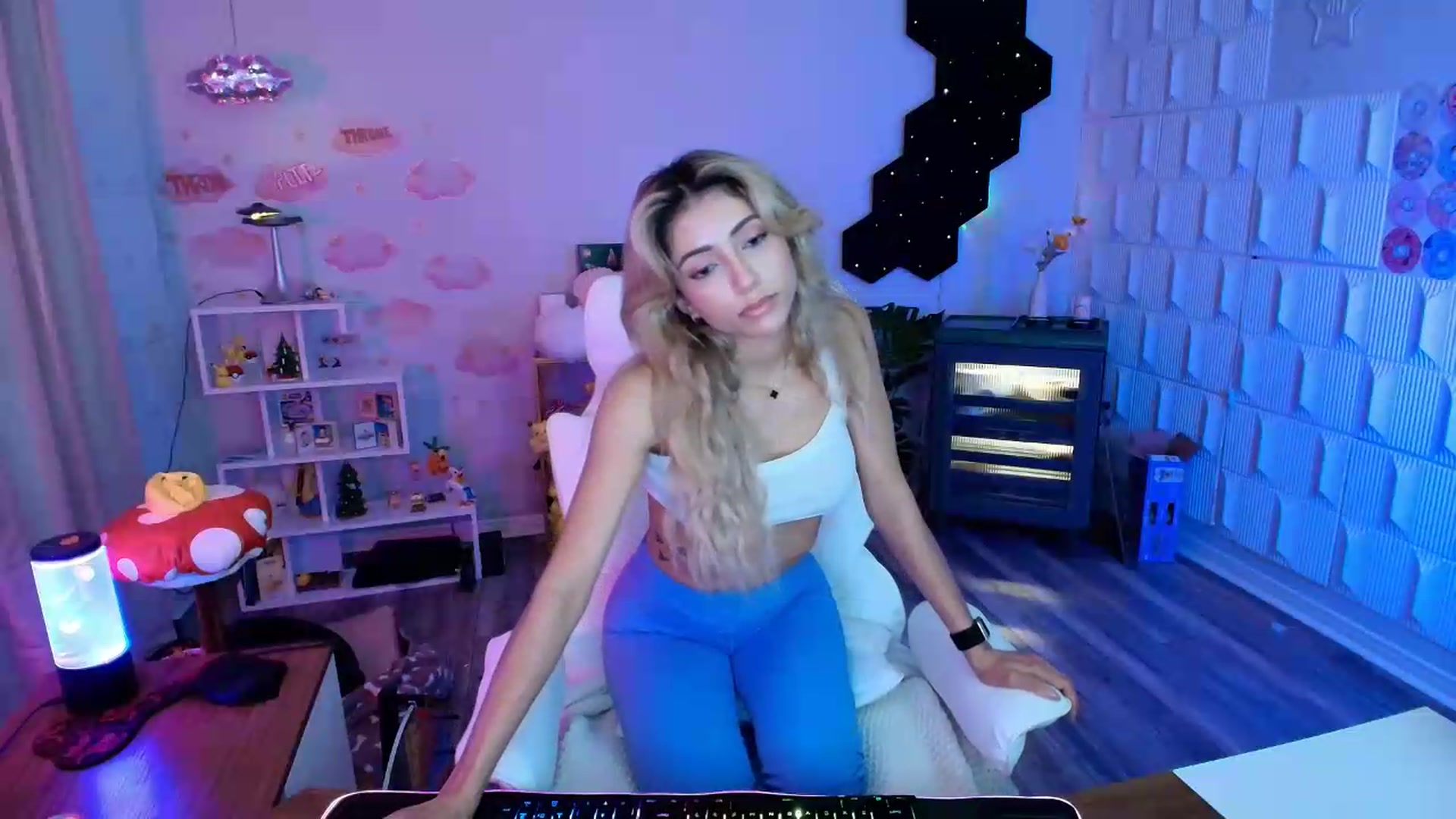 Gallery image thumbnail from kaydolll's myfreecams stream on, 07/30/2026, 02:26 image 18 of 20