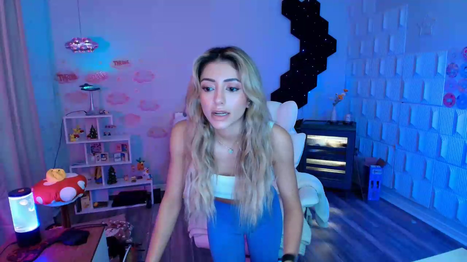 Gallery image thumbnail from kaydolll's myfreecams stream on, 07/30/2026, 02:26 image 14 of 20