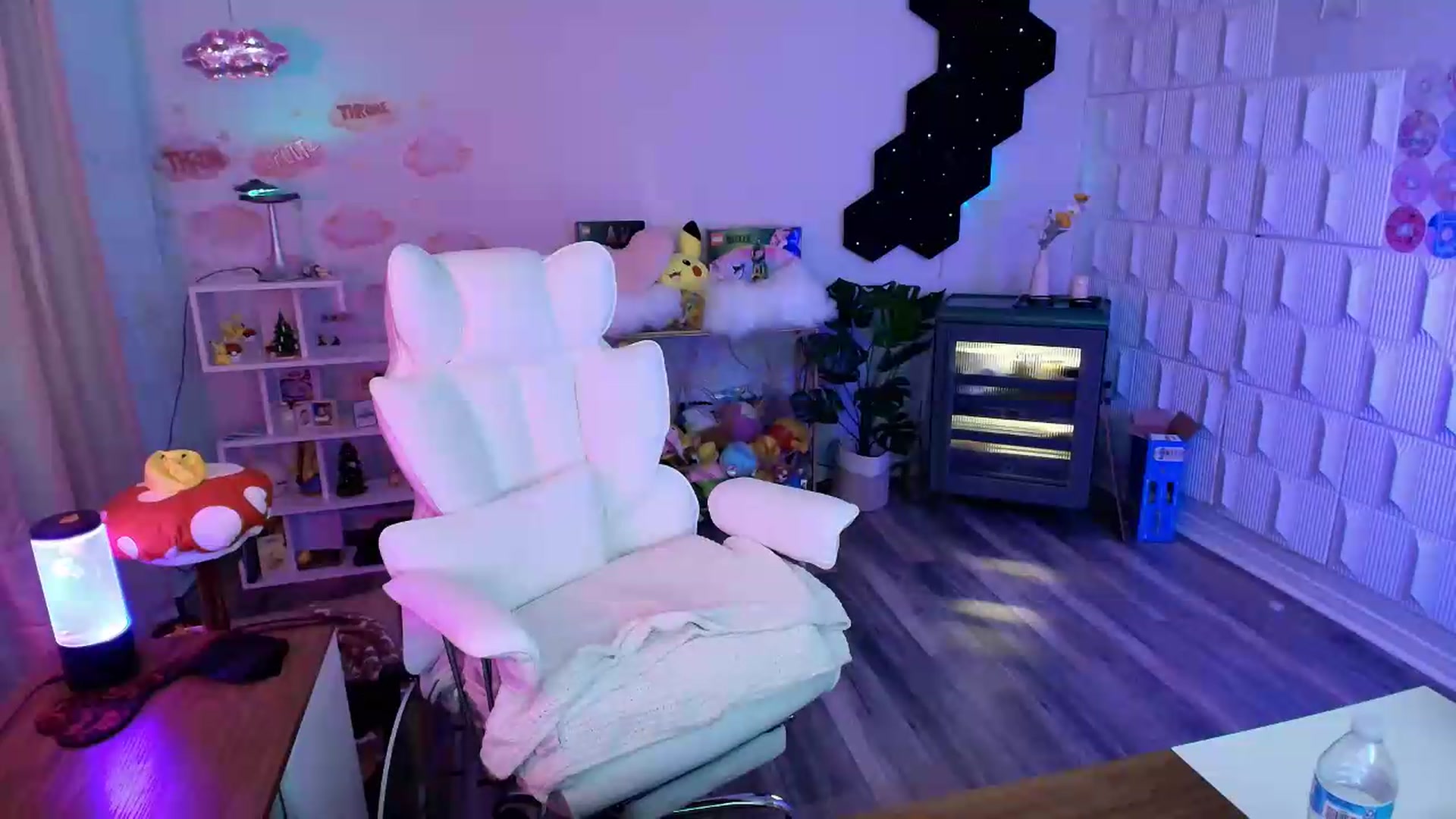 Gallery image thumbnail from kaydolll's myfreecams stream on, 07/30/2026, 02:26 image 6 of 20