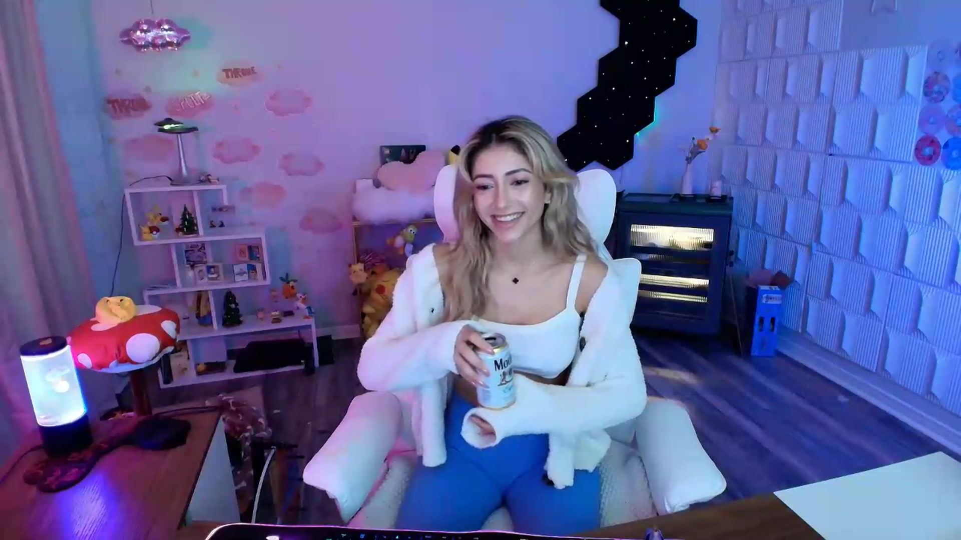 Gallery image thumbnail from kaydolll's myfreecams stream on, 07/30/2026, 02:26 image 12 of 20
