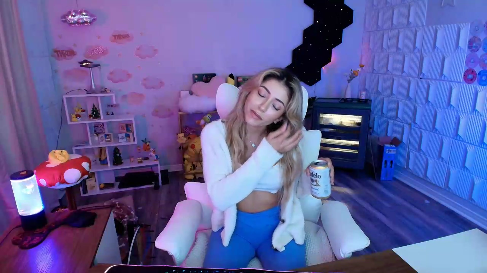 Gallery image thumbnail from kaydolll's myfreecams stream on, 07/30/2026, 02:26 image 10 of 20