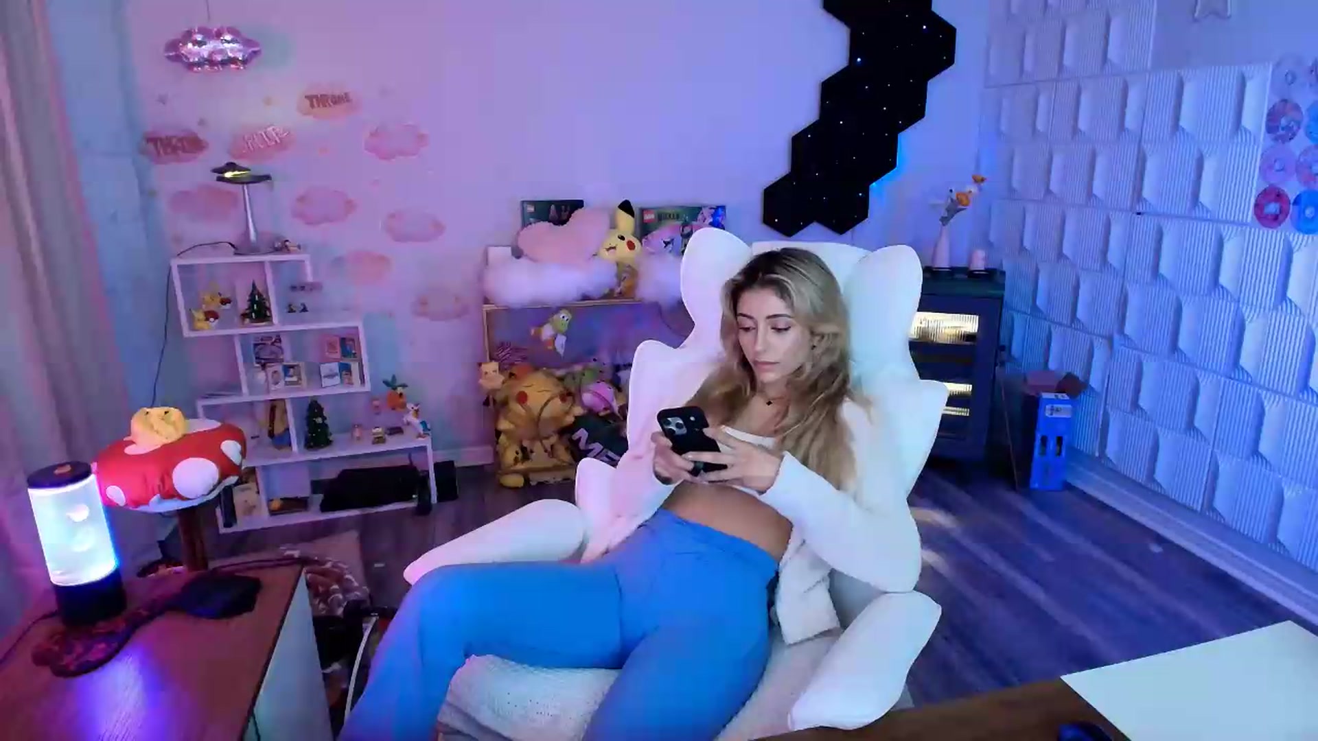 Gallery image thumbnail from kaydolll's myfreecams stream on, 07/30/2026, 02:26 image 7 of 20