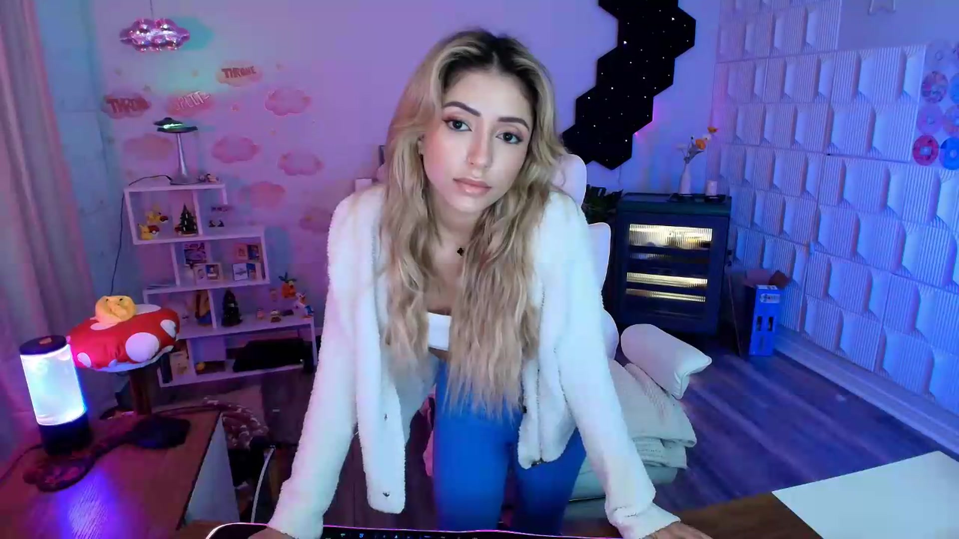 Gallery image thumbnail from kaydolll's myfreecams stream on, 07/30/2026, 02:26 image 9 of 20