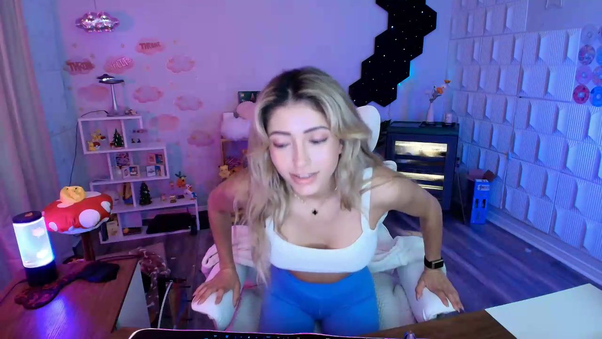 Gallery image thumbnail from kaydolll's myfreecams stream on, 07/30/2026, 02:26 image 13 of 20