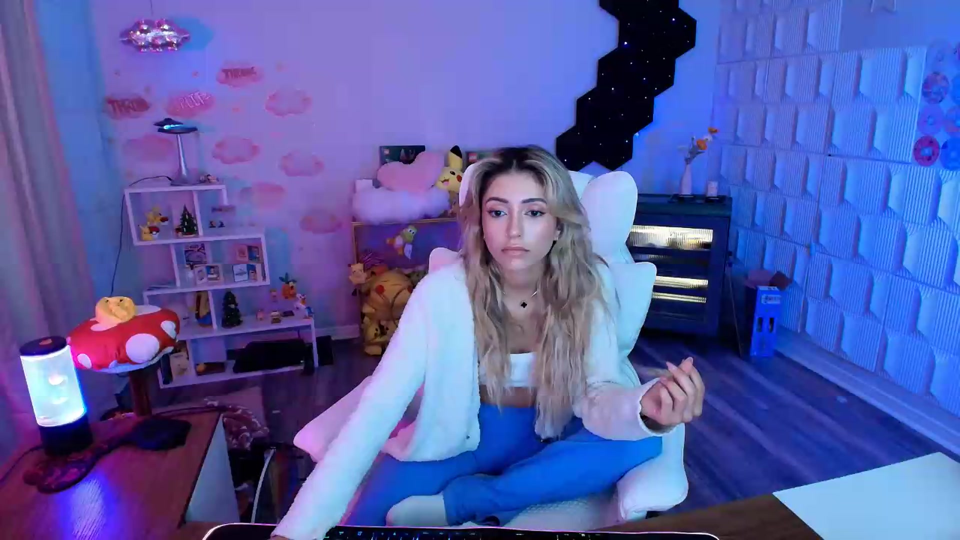 Gallery image thumbnail from kaydolll's myfreecams stream on, 07/30/2026, 02:26 image 8 of 20