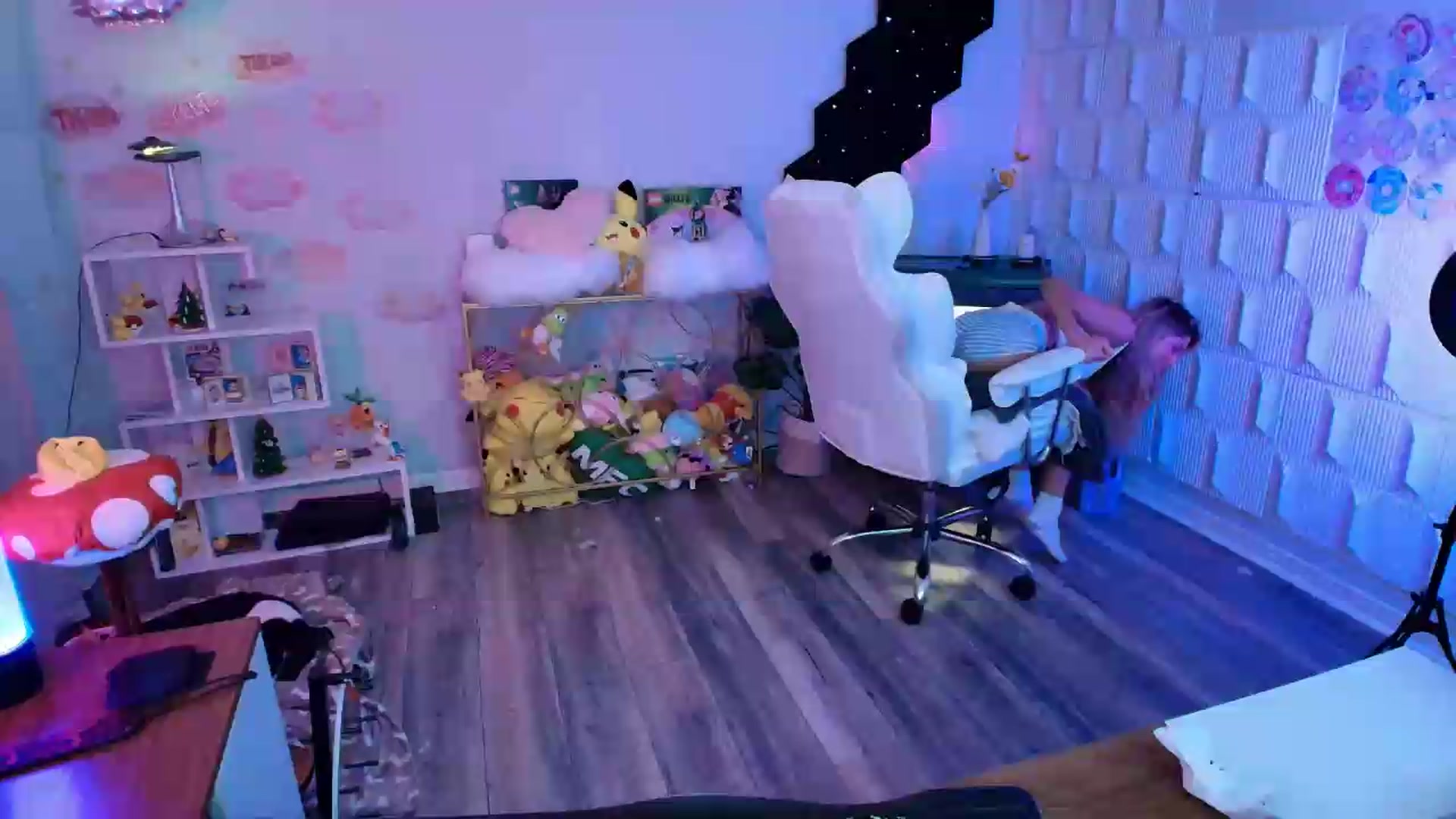 Gallery image thumbnail from kaydolll's myfreecams stream on, 07/31/2026, 11:08 image 16 of 20