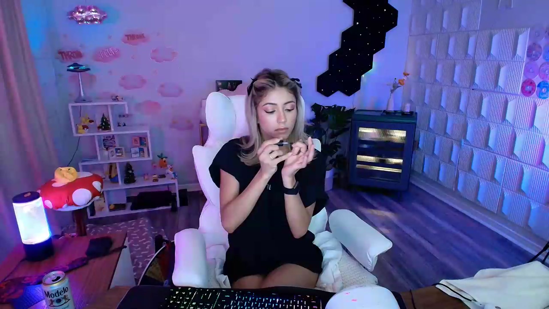 Gallery image thumbnail from kaydolll's myfreecams stream on, 08/08/2026, 07:40 image 16 of 20