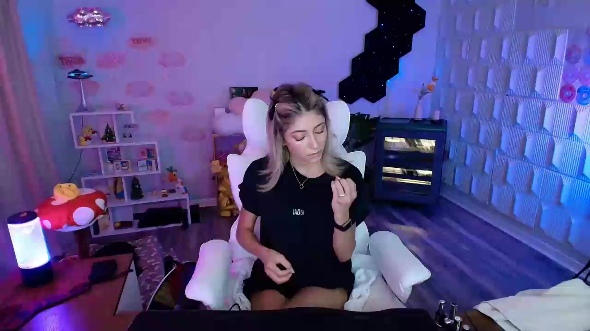 Gallery image thumbnail from kaydolll's myfreecams stream on, 08/08/2026, 07:40 image 11 of 20