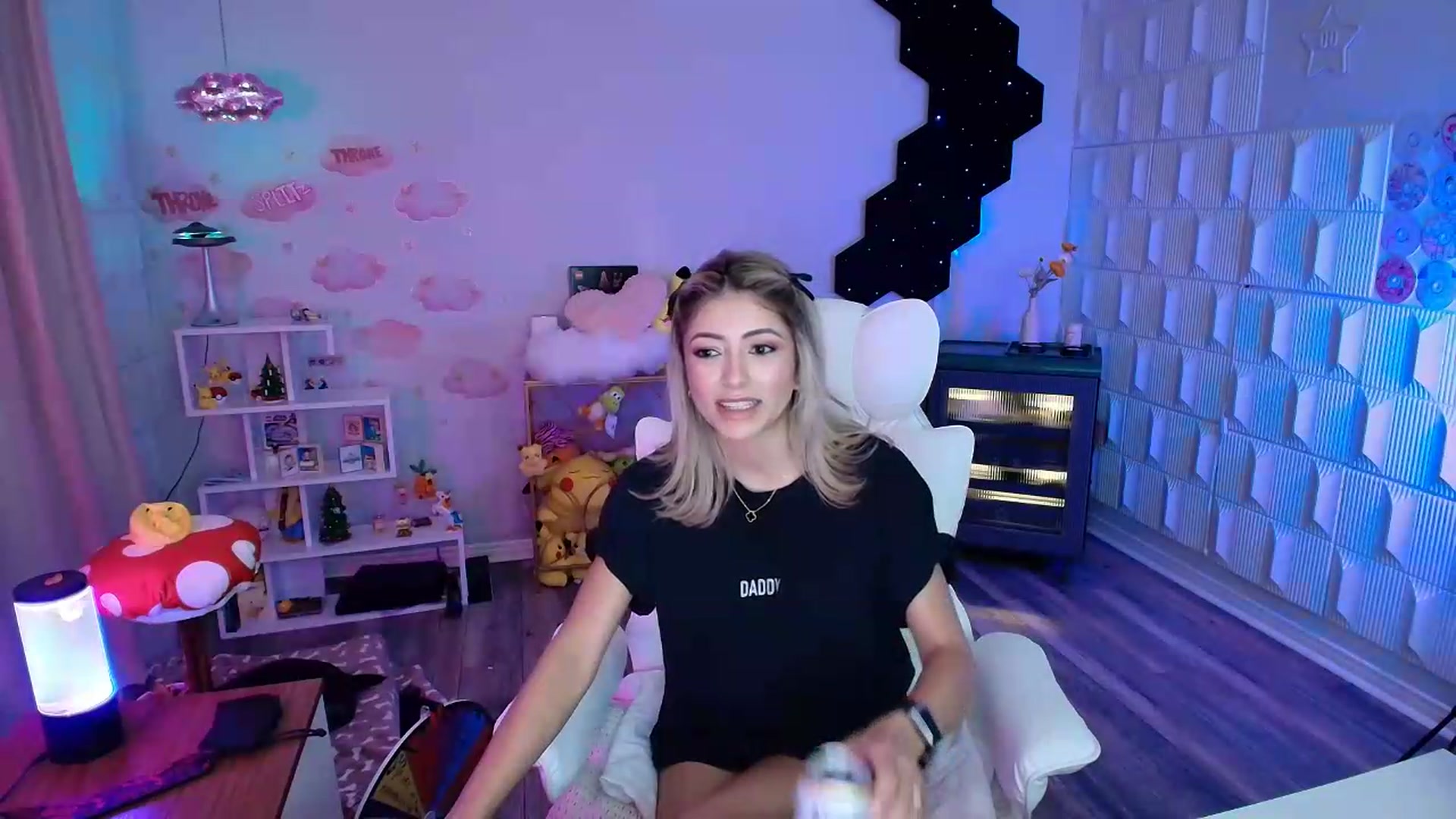 Gallery image thumbnail from kaydolll's myfreecams stream on, 08/08/2026, 07:40 image 6 of 20