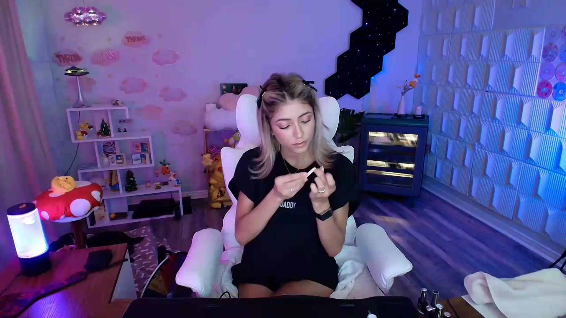 Gallery image thumbnail from kaydolll's myfreecams stream on, 08/08/2026, 07:40 image 10 of 20