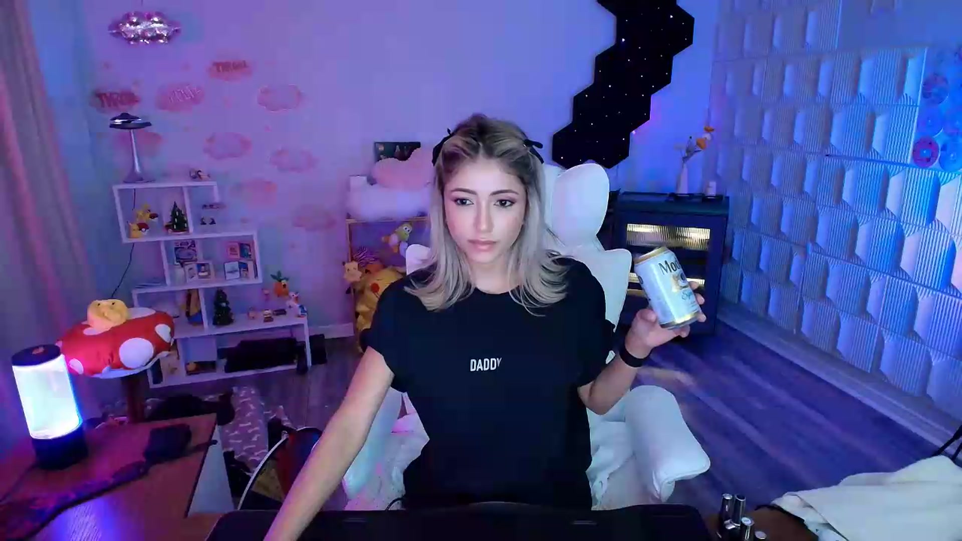 Gallery image thumbnail from kaydolll's myfreecams stream on, 08/08/2026, 07:40 image 13 of 20