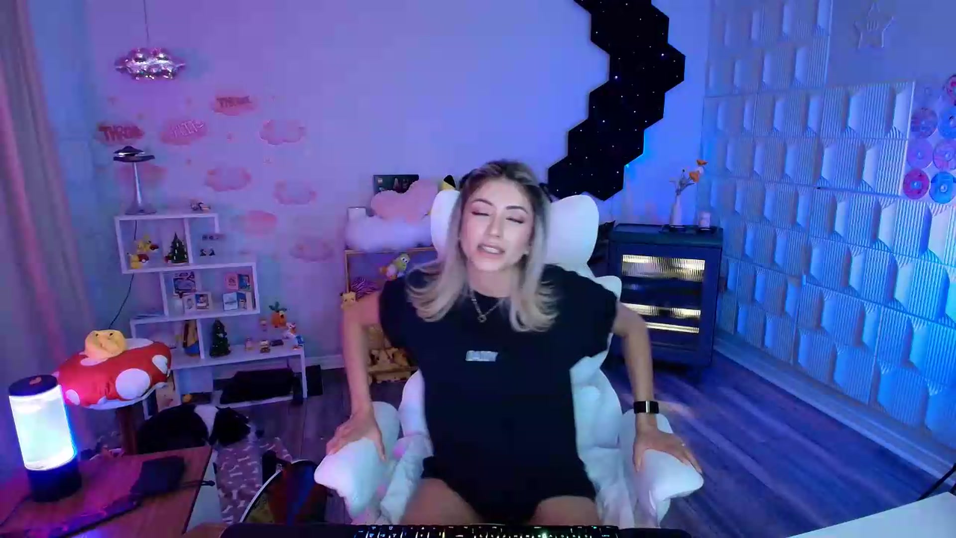 Gallery image thumbnail from kaydolll's myfreecams stream on, 08/08/2026, 07:40 image 5 of 20